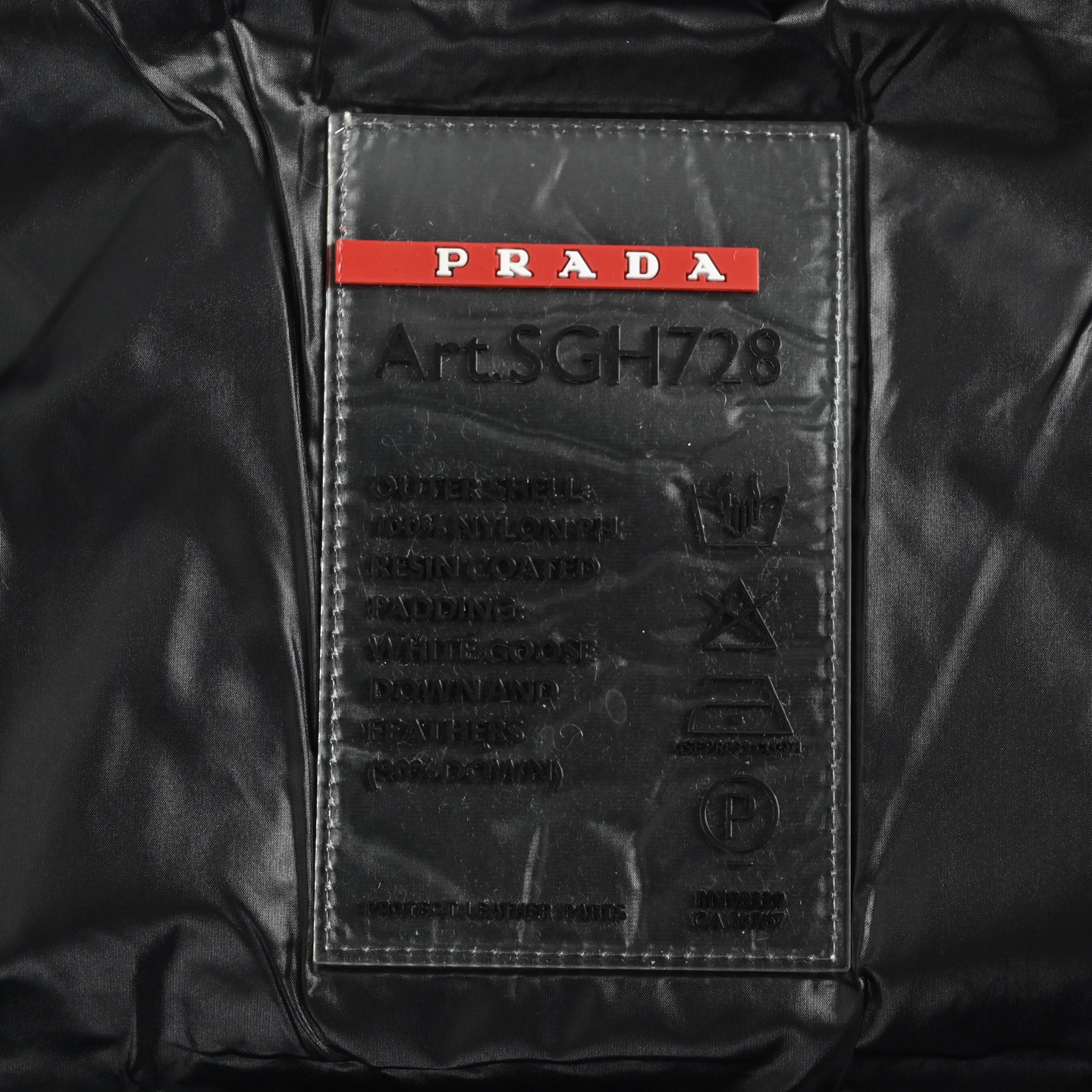 Prada/普拉达 25Fw胸口三角标连帽羽绒服