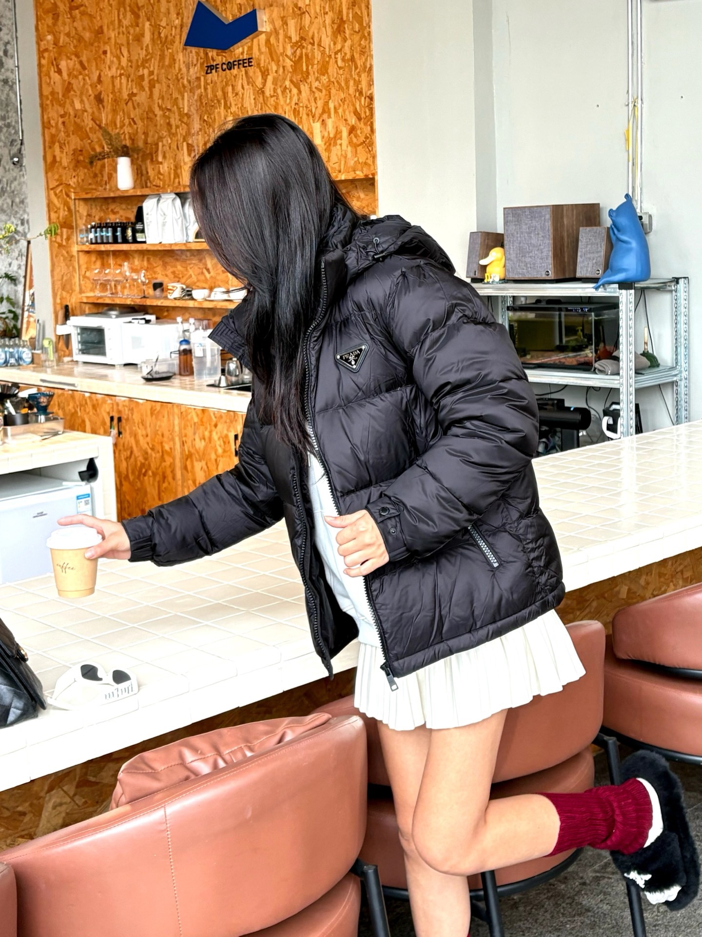 #Prada/普拉达 25Fw胸口三角标连帽羽绒服上身效果