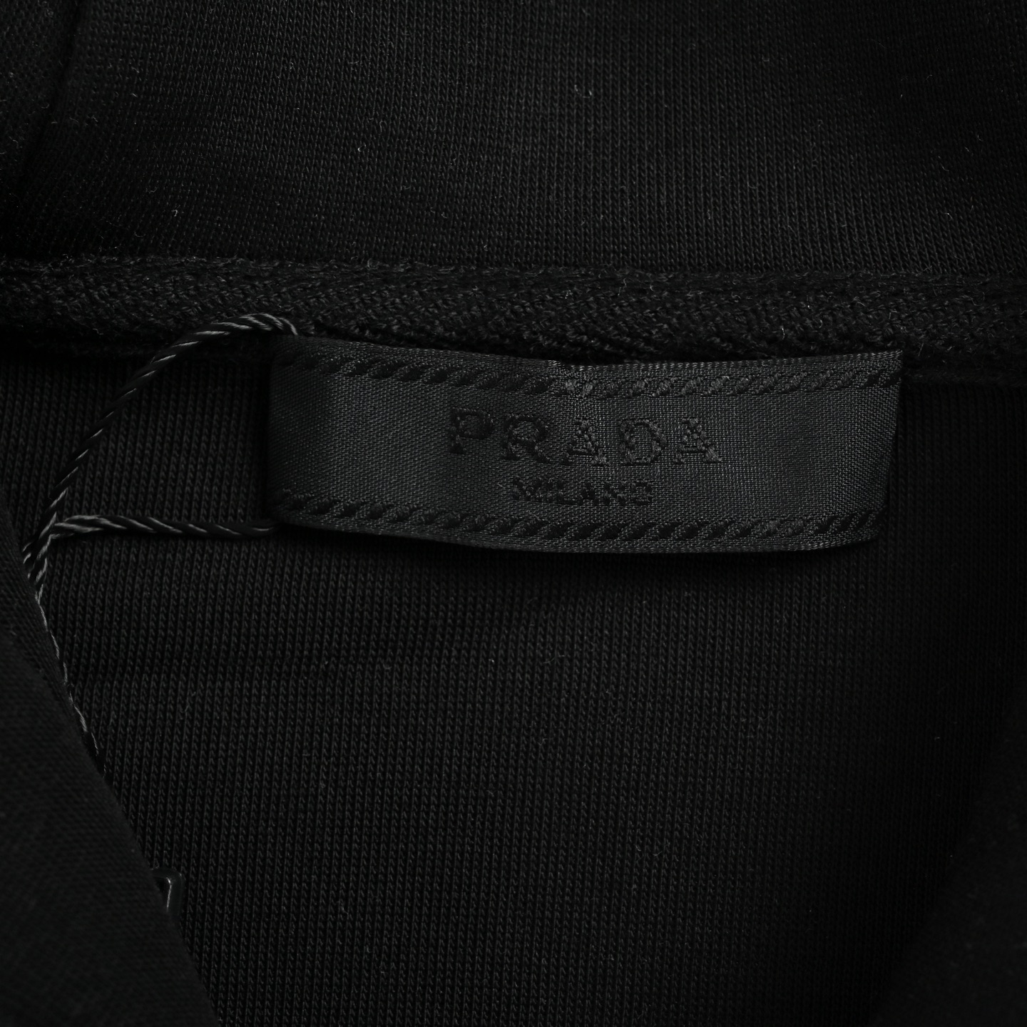 Prada/普拉达 胸口经典微标刺绣logo描边撞线拉链连帽外套