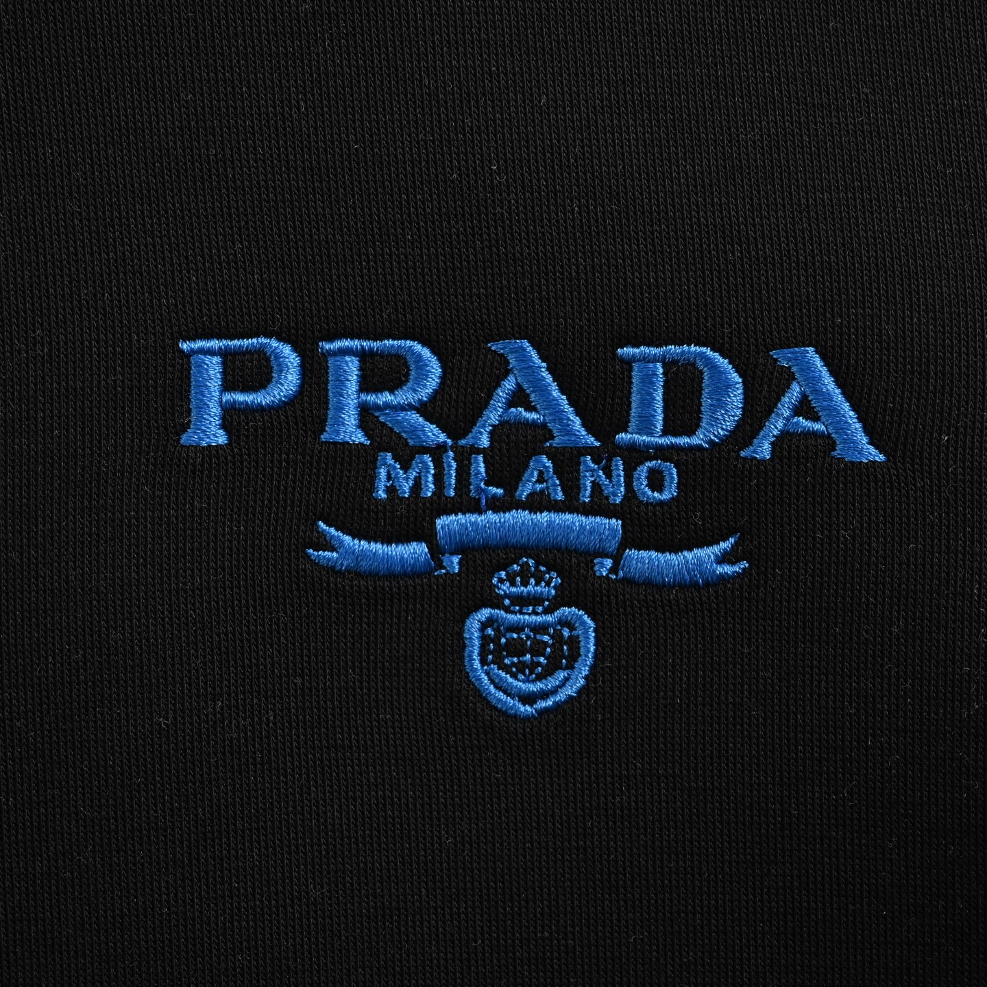 Prada/普拉达 胸口经典微标刺绣logo描边撞线拉链连帽外套