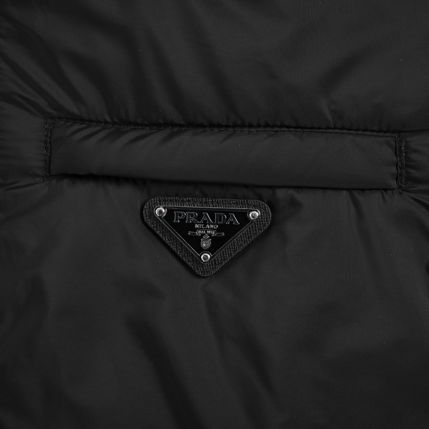 Prada/普拉达 三角标再生尼龙连帽羽绒服
