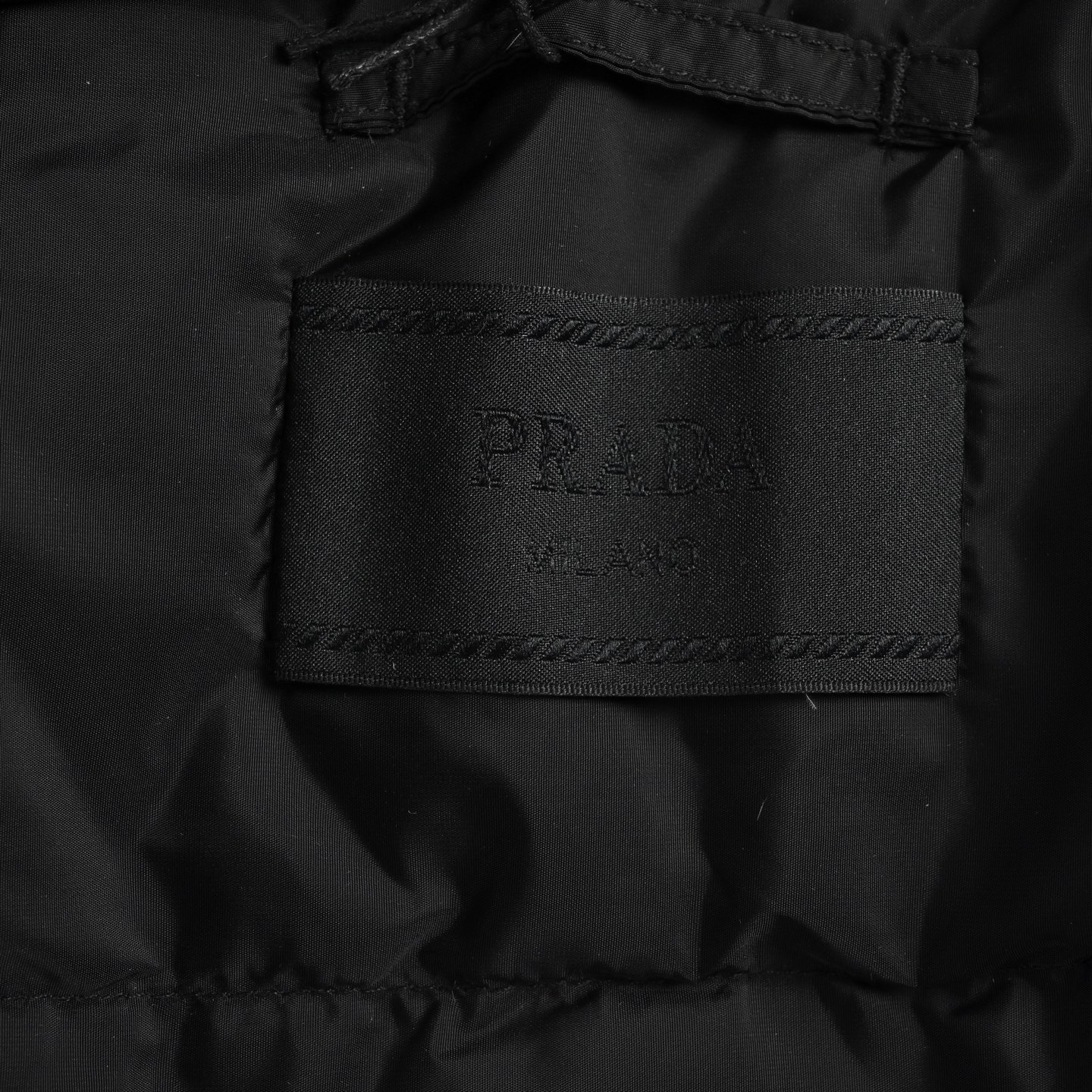Prada/普拉达 三角标再生尼龙连帽羽绒服