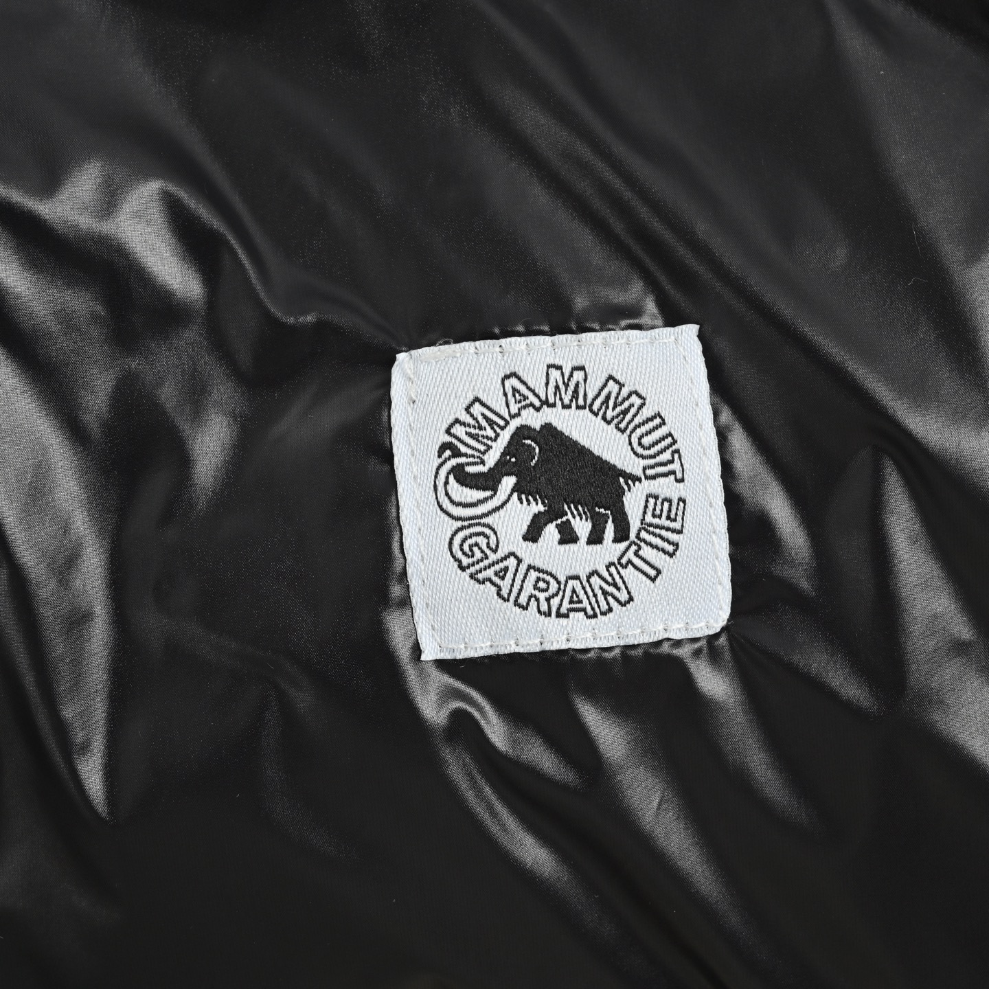 MAMMUT/猛犸象 象标字母连帽羽绒服 黑色 藏青色