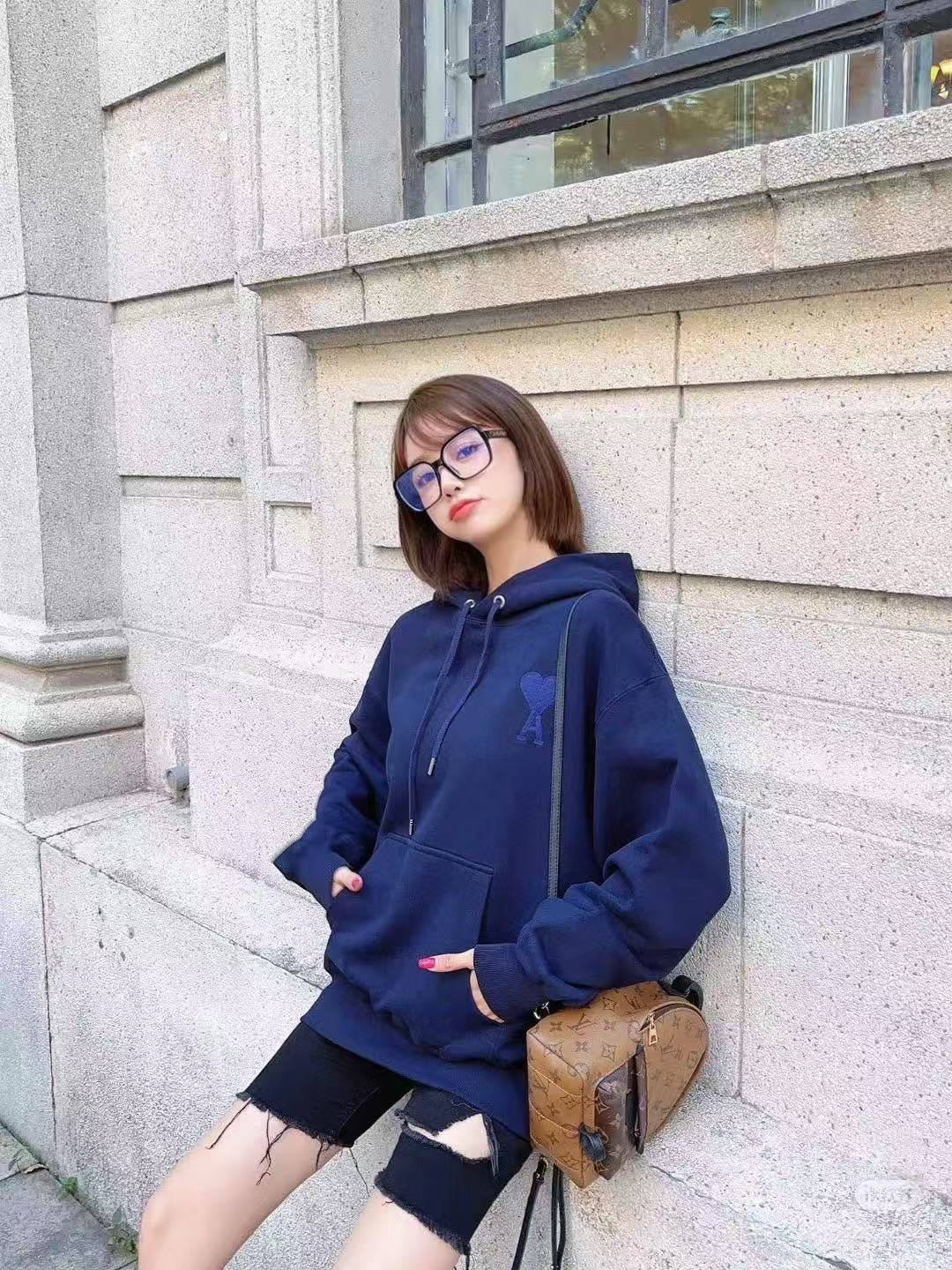 #Ami 爱心钩针刺绣连帽卫衣上身效果