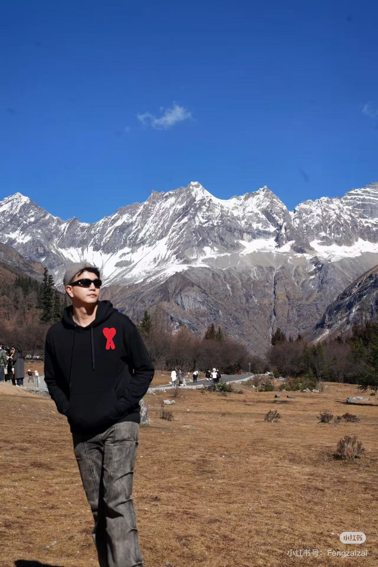 #Ami 爱心钩针刺绣连帽卫衣上身效果