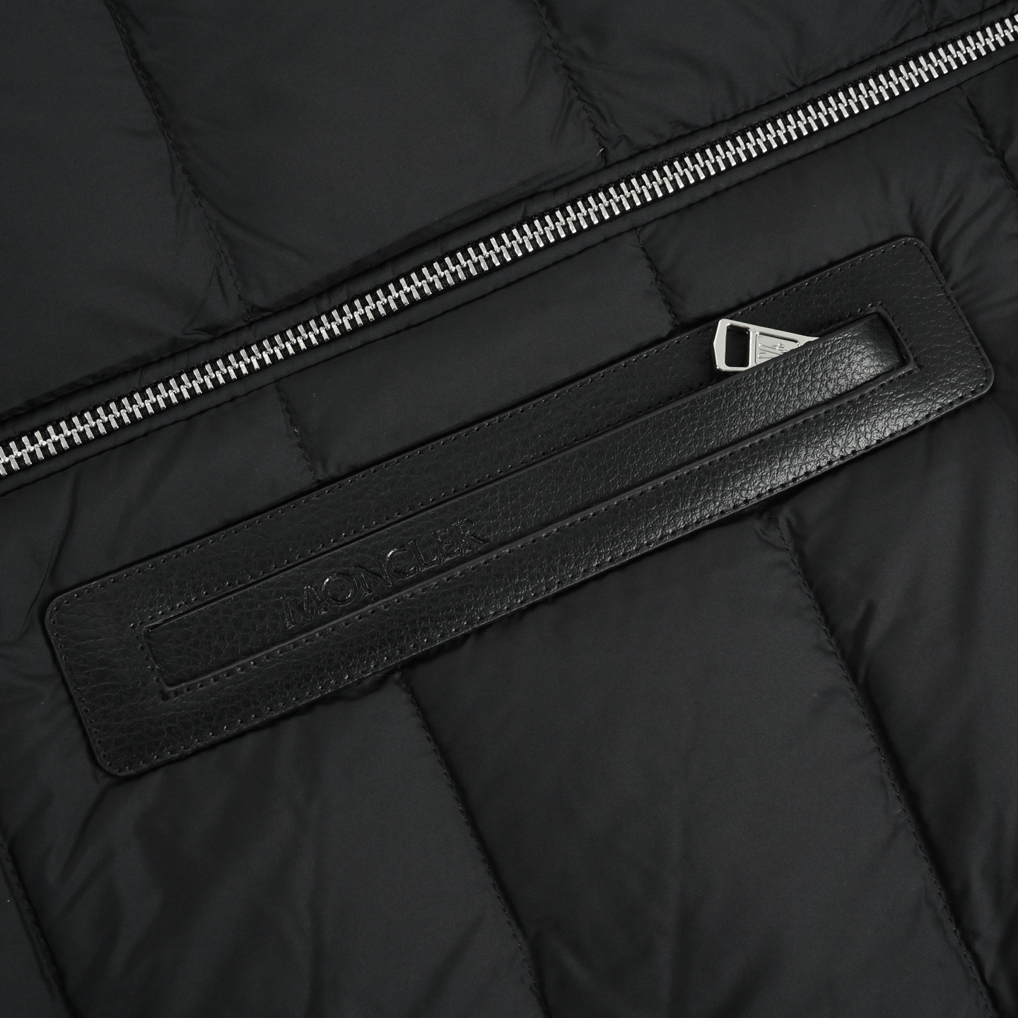 Moncler/蒙口 25Fw 黑标皮拉链立领羽绒服