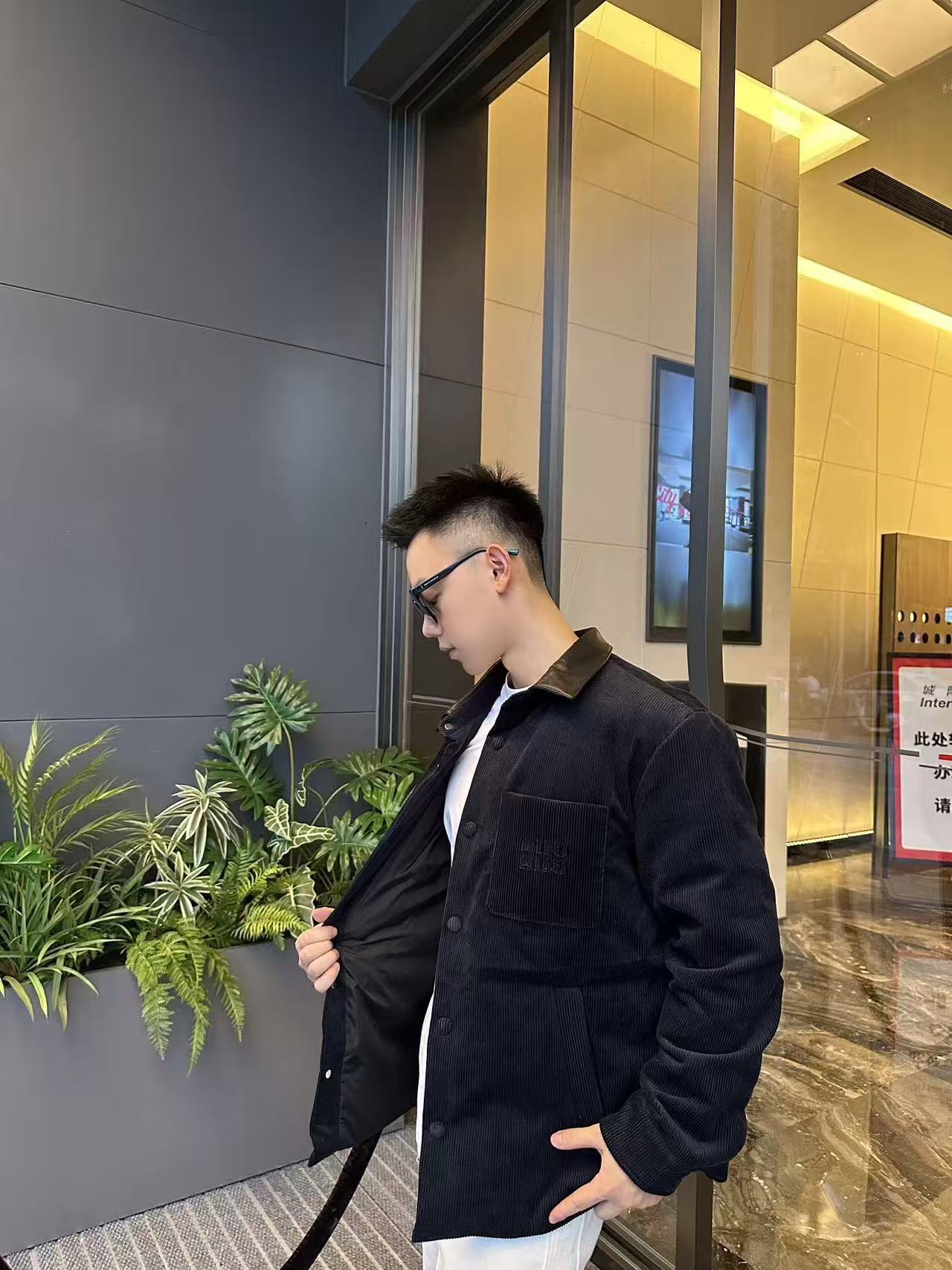 #Miu Miu/缪缪 皮领灯芯绒羽绒服上身效果