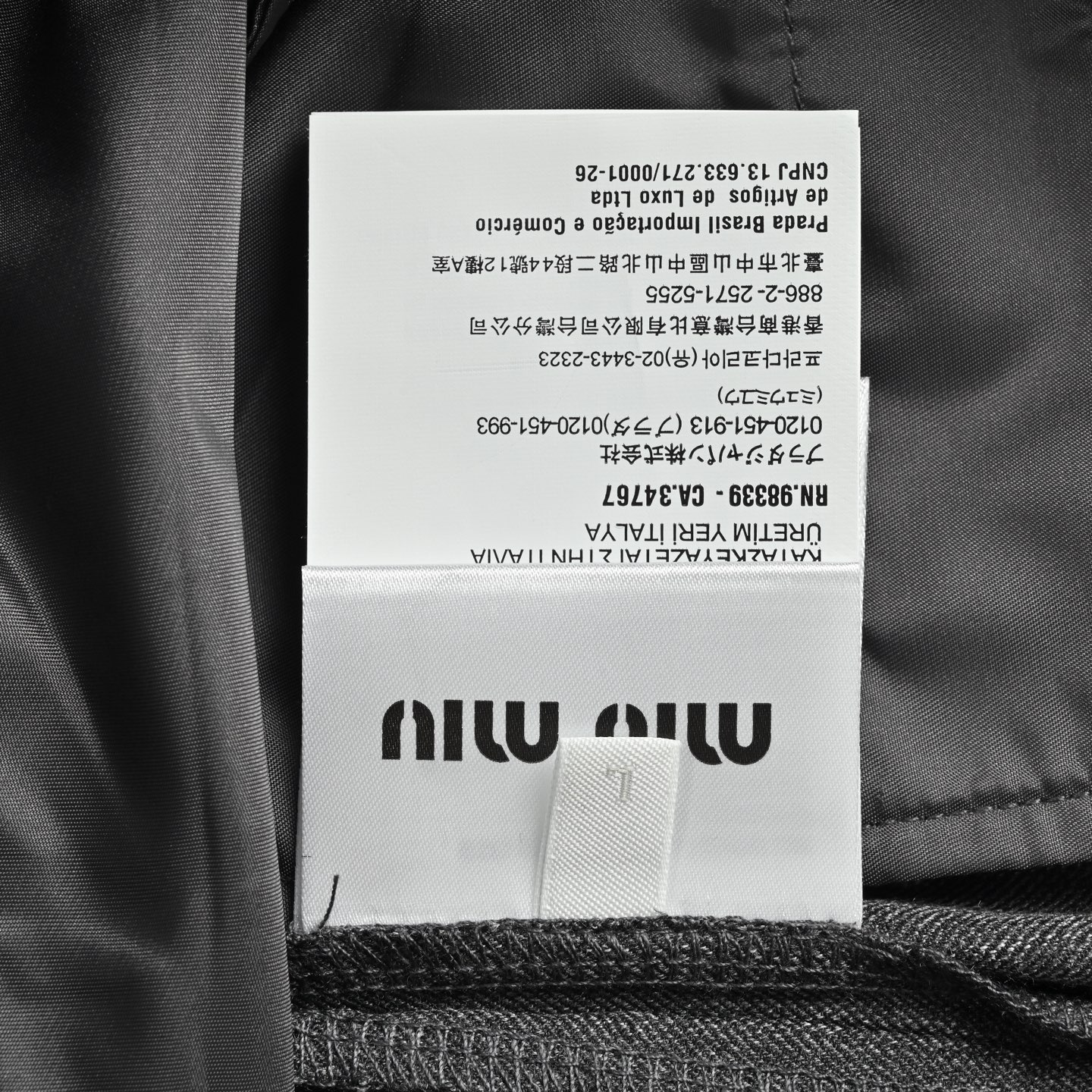 本地自取:💰260
Miu Miu/缪缪 细条纹套装直筒长裤
正品20300购入开发,380克条纹提花羊毛混纺面料,人丝里布,扁机罗纹,面料酵洗,进口刺绣,定制裤绳、合身版型
Size:S-XL