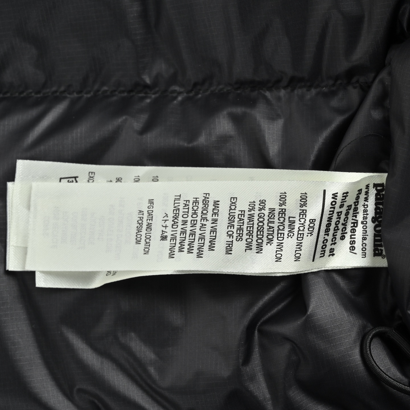 本地自取: 💰550
Patagonia /巴塔哥尼亚 23Fw Fitz Roy80蓬羽绒服
定织定染20D格子布 400T防跑绒胆布 国标80灰鸭绒最小码填充量430g+蓬松度极高 门襟胸前侧袋五条拉链均采用ykk Vislon拉链 帽子 下摆处抽绳设计 袖口弹力松紧 防风保暖 整件衣服所有细节与原版一致
每一个细节苛求完美 经典的北面logo帅气逼人 款式版型简单又大方 情侣百搭出街超级好看 实力推荐 潮流范十足
Size:S-XL