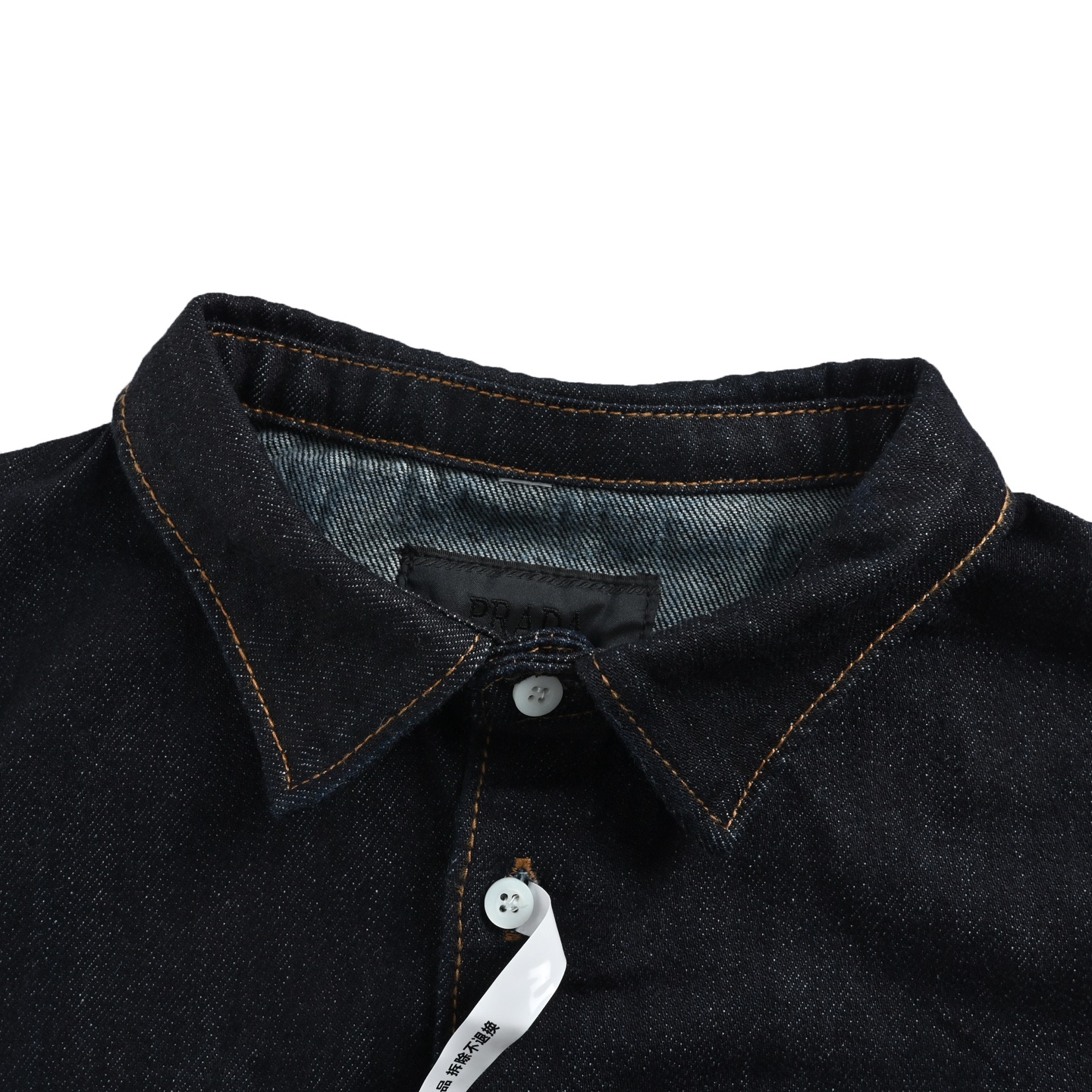 本地自取:💰290
Prada/普拉达 25Fw 后背小标牛仔衬衫外套
正品7219购入,定染赛洛纺12支*12支竹节牛仔面料,人工马骝,成衣洗褪,定制1:1三角标,定制1:1纽扣,定制1:1商标,宽松版型
Size:S-XL