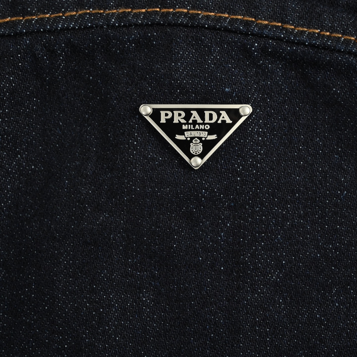 Prada/普拉达 25Fw 后背小标牛仔衬衫外套