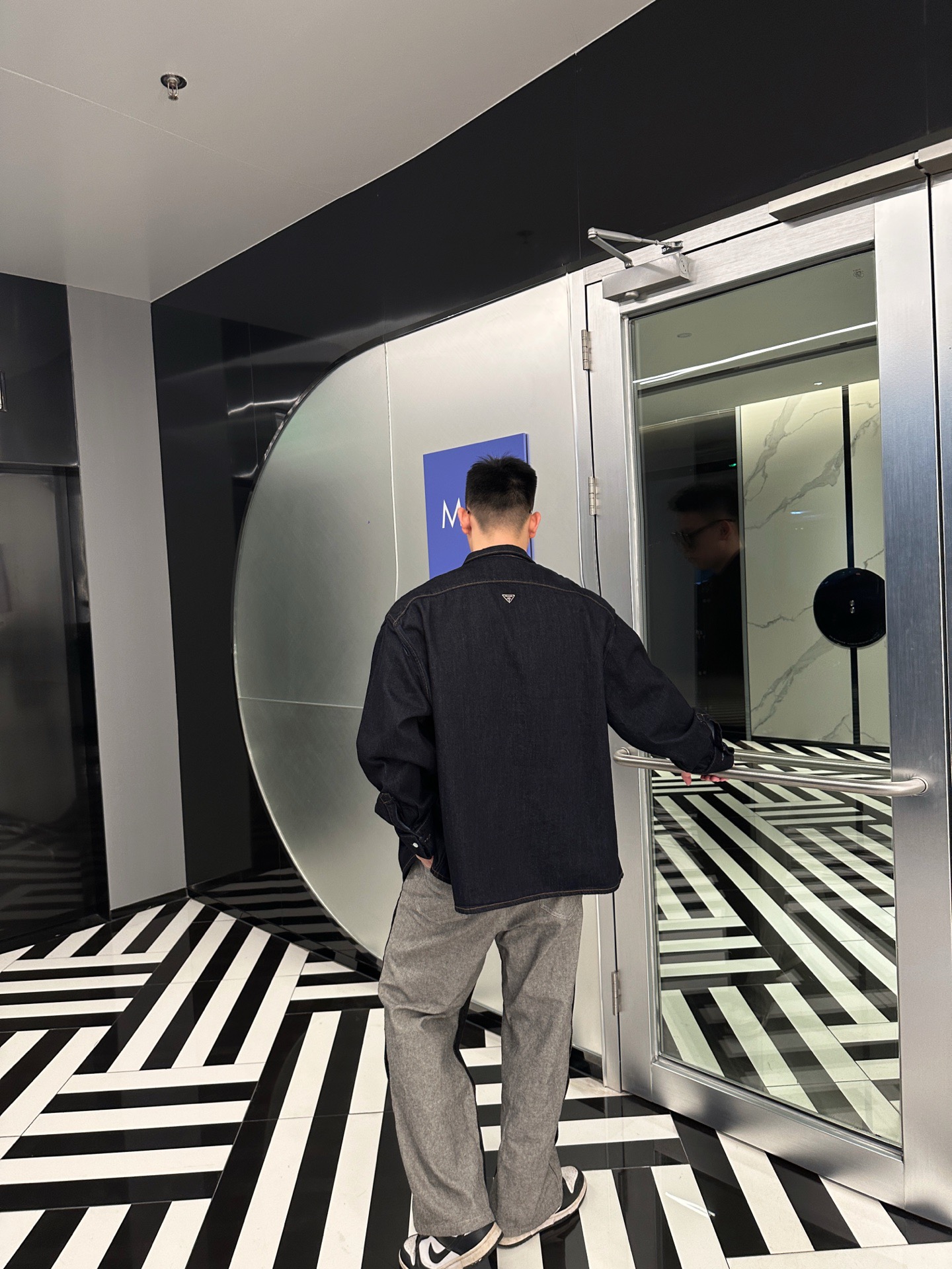 #Prada/普拉达 25Fw 后背小标牛仔衬衫外套上身效果