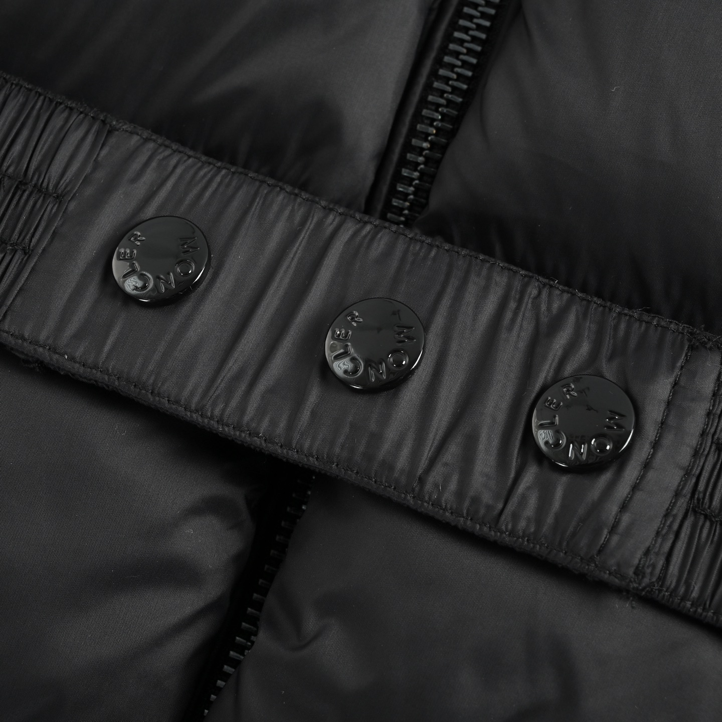 Moncler/蒙口 Hermifur毛领收腰长款羽绒服 白色 黑色 卡其色