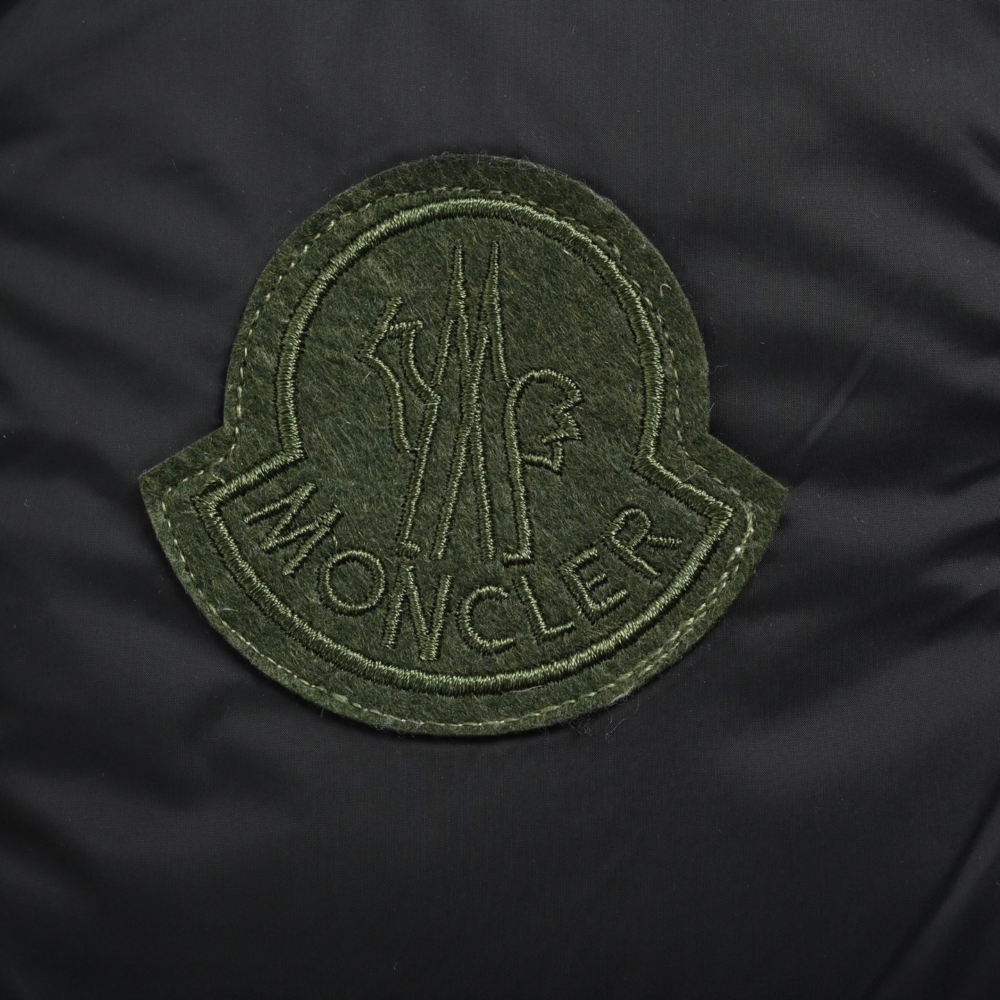 #90绒版本 Moncler/蒙口 CYCLONE 大标袖子可拆卸连帽羽绒服 Moncler Cyclone系列羽绒服
