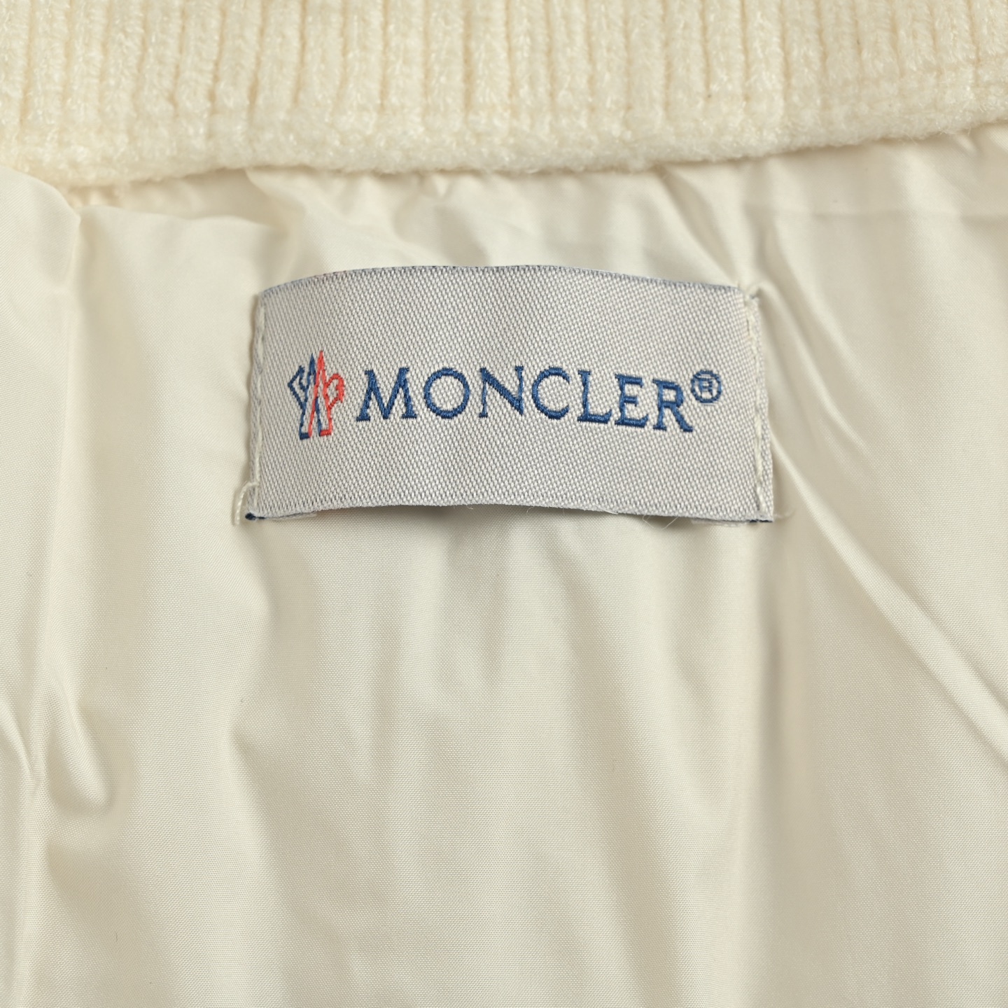 Moncler 蒙口 绗缝双口袋针织拼接羽绒服 Moncler经典羊绒针织拼接羽绒服-Chinese UA Cheap High Quatity Brand Clothes Bags handbags Sneakers wholesale wholesaler seller from China Factory suppliers Fashion Clothing Shoes best Quality Beautiful Price Moncler 蒙口 绗缝双口袋针织拼接羽绒服 Moncler经典羊绒针织拼接羽绒服