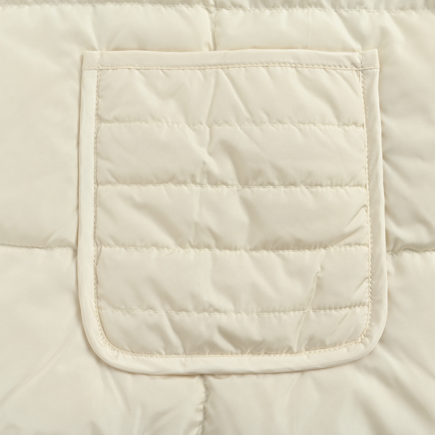 Moncler 蒙口 绗缝双口袋针织拼接羽绒服 Moncler经典羊绒针织拼接羽绒服-Chinese UA Cheap High Quatity Brand Clothes Bags handbags Sneakers wholesale wholesaler seller from China Factory suppliers Fashion Clothing Shoes best Quality Beautiful Price Moncler 蒙口 绗缝双口袋针织拼接羽绒服 Moncler经典羊绒针织拼接羽绒服
