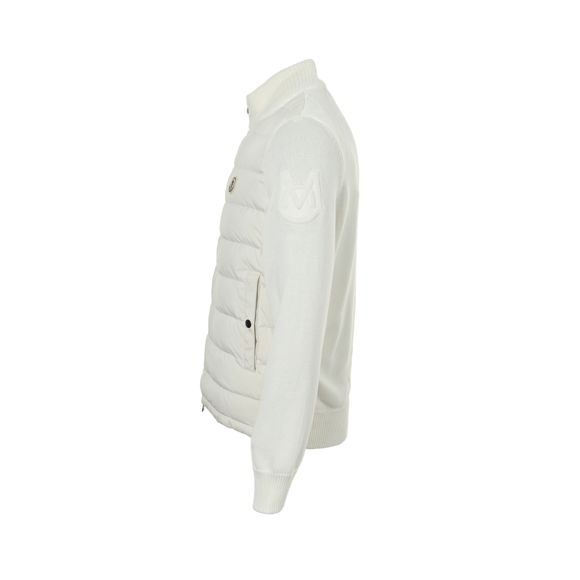 本地自取:💰450
Moncler/蒙口 针织拼接羽绒服
Moncler这款针织拼接羽绒服,袖子是羊毛针
织,胸腔填充90%鸭绒+10%鹅绒,保暖又轻盈不
臃肿计。立领+拉链设计,胸前有经典刺绣logo,
辨识度超高!日常通勤、户外都能轻松驾驭,时髦
又实用~
Size:0-3