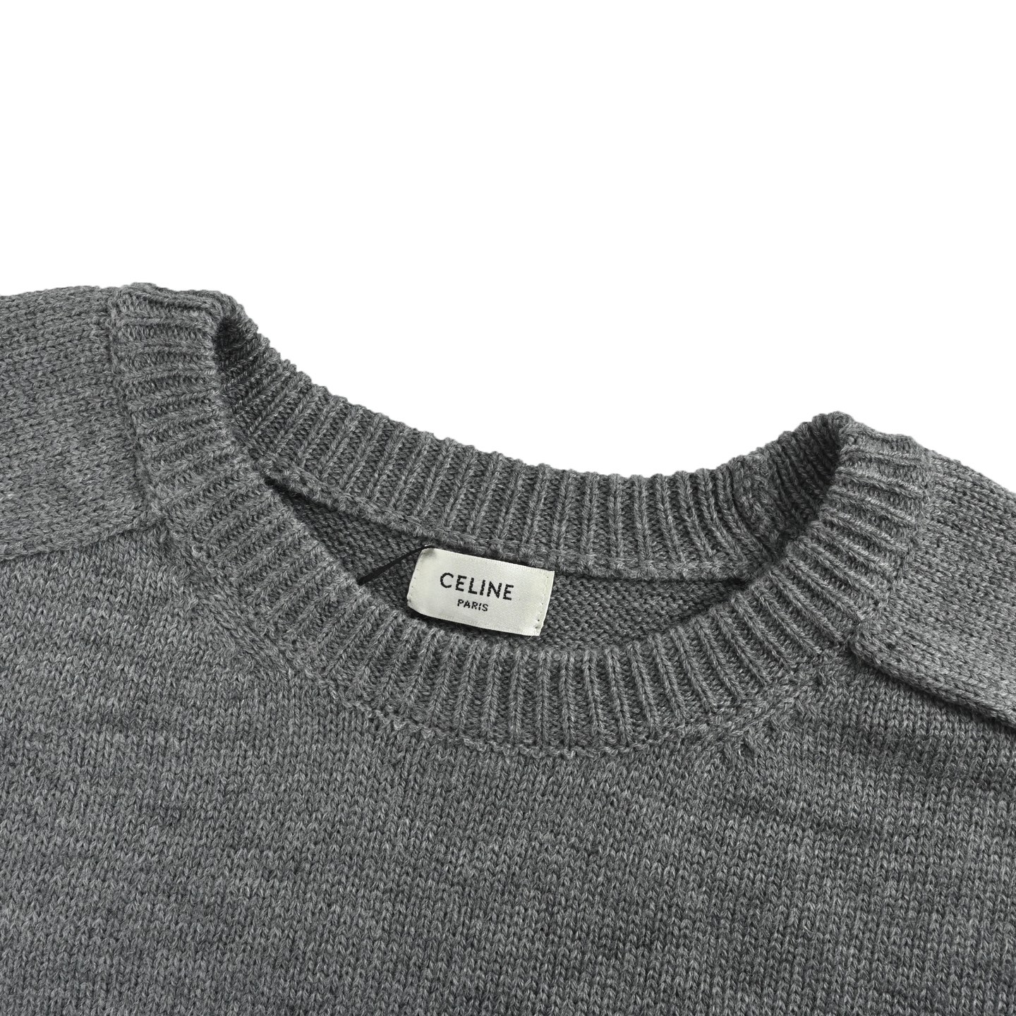 本地自取: 💰260
Celine/赛琳 凯旋门后背字母毛巾绣毛衣
原版杭州国专7900购入,近期的一款热门毛衣,
定纺染纱成分,100%羊毛纱线,
所以裸穿也绝对亲肤超级柔软了,
刺绣采用TAJIMA进口机台加工,后背
定制辅料,做工品质还是非常好的,适合秋冬搭配,版型宽松。
颜色:黑色,白色, 灰色
Size:XS-L