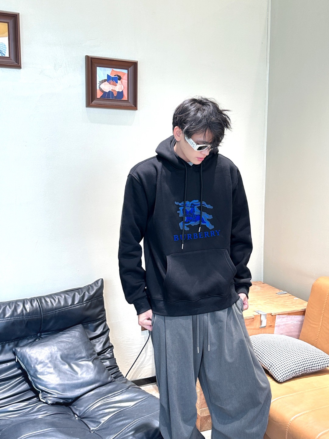 #Burberry/巴宝莉 25Fw 描边战马印花连帽卫衣上身效果