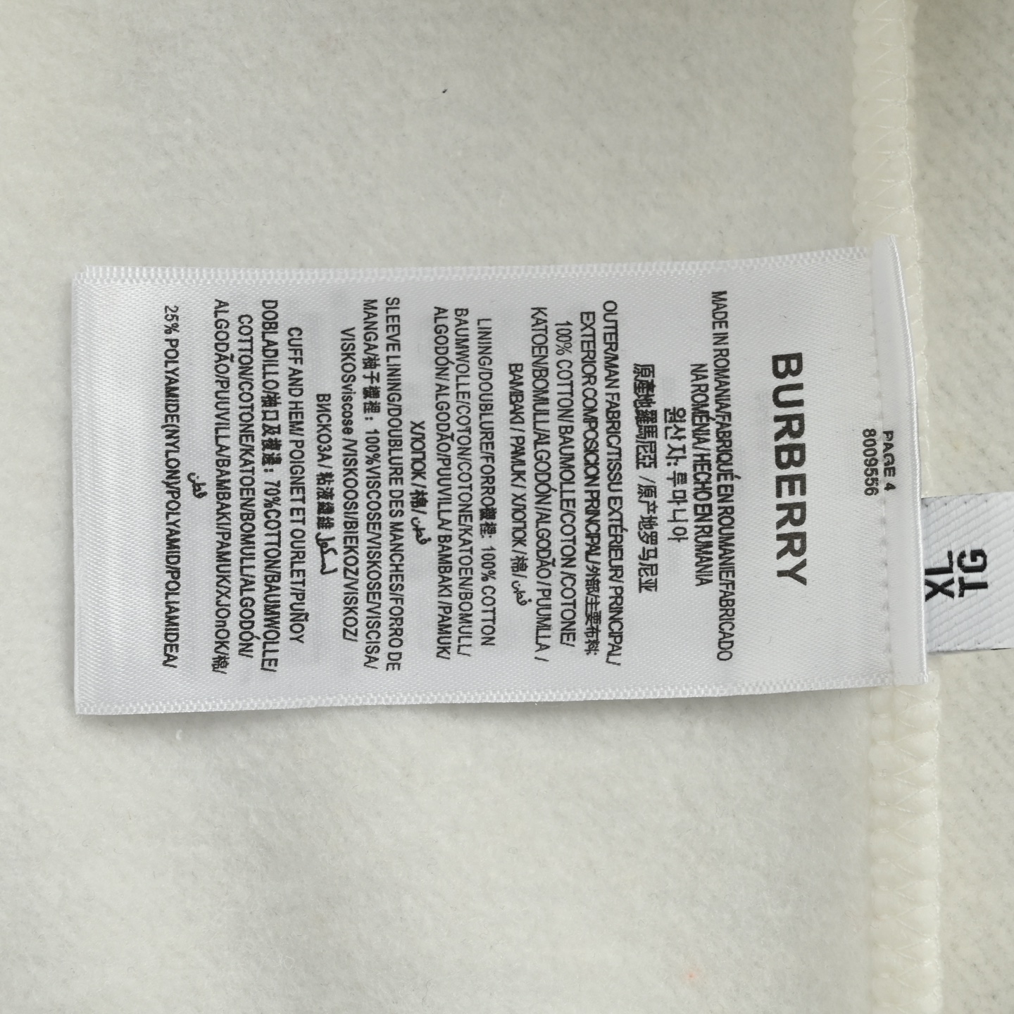 本地自取:💰250
Burberry/巴宝莉 25Fw 签名格纹字母印花连帽卫衣
480g高级精梳棉面料 专柜领标 代购级白色厚板吊牌 原版吊粒 前后都是立体发泡印花 层次感很强 男女同款 情侣款 oversize版型 宽松
Size:S-XL