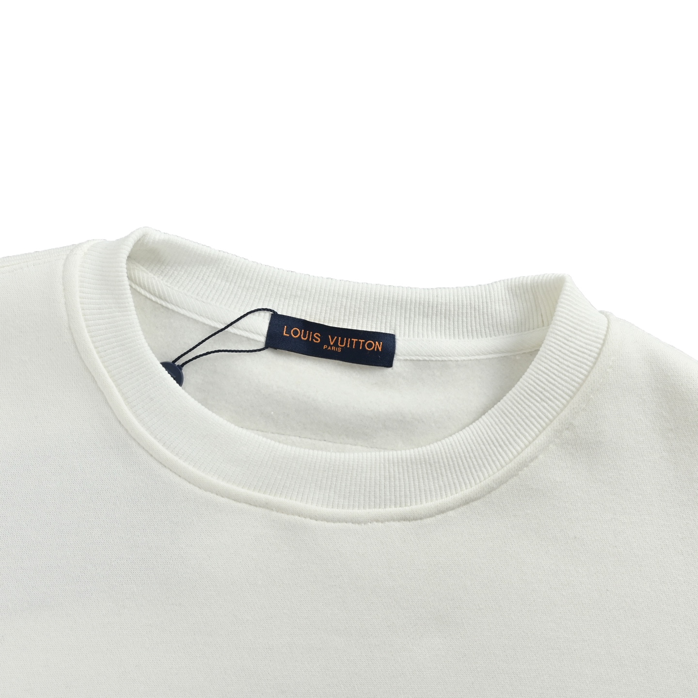 本地自取: 💰220
Louis Vuitton/路易威登 25Fw 热气球圆领卫衣
480g高级精梳棉面料 专柜领标 代购级白色厚板吊牌 原版吊粒 前后都是立体发泡印花 层次感很强 男女同款 情侣款 oversize版型 宽松
Size:S-XL