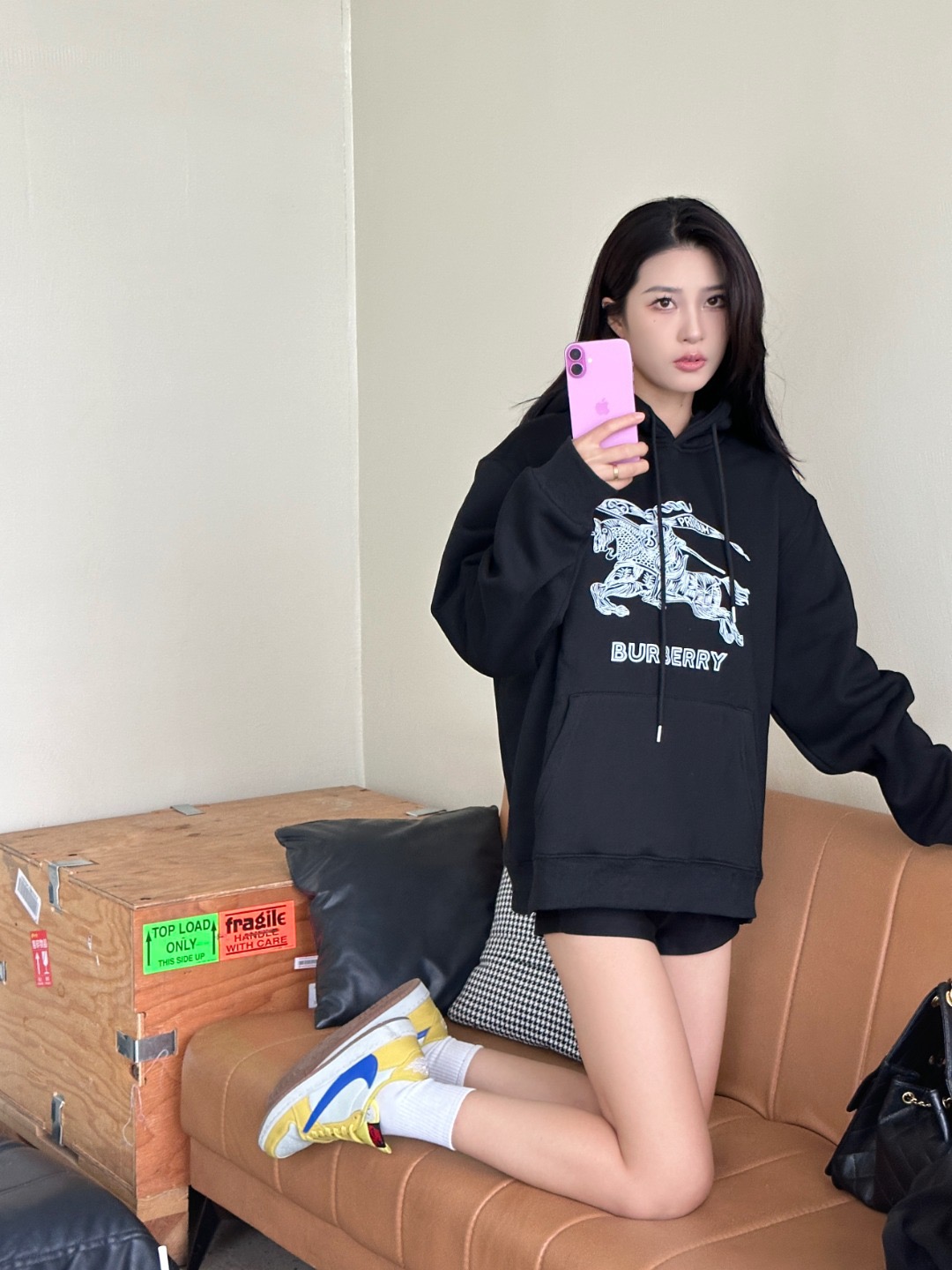 #Burberry/巴宝莉 25Fw 素描战马连帽卫衣上身效果