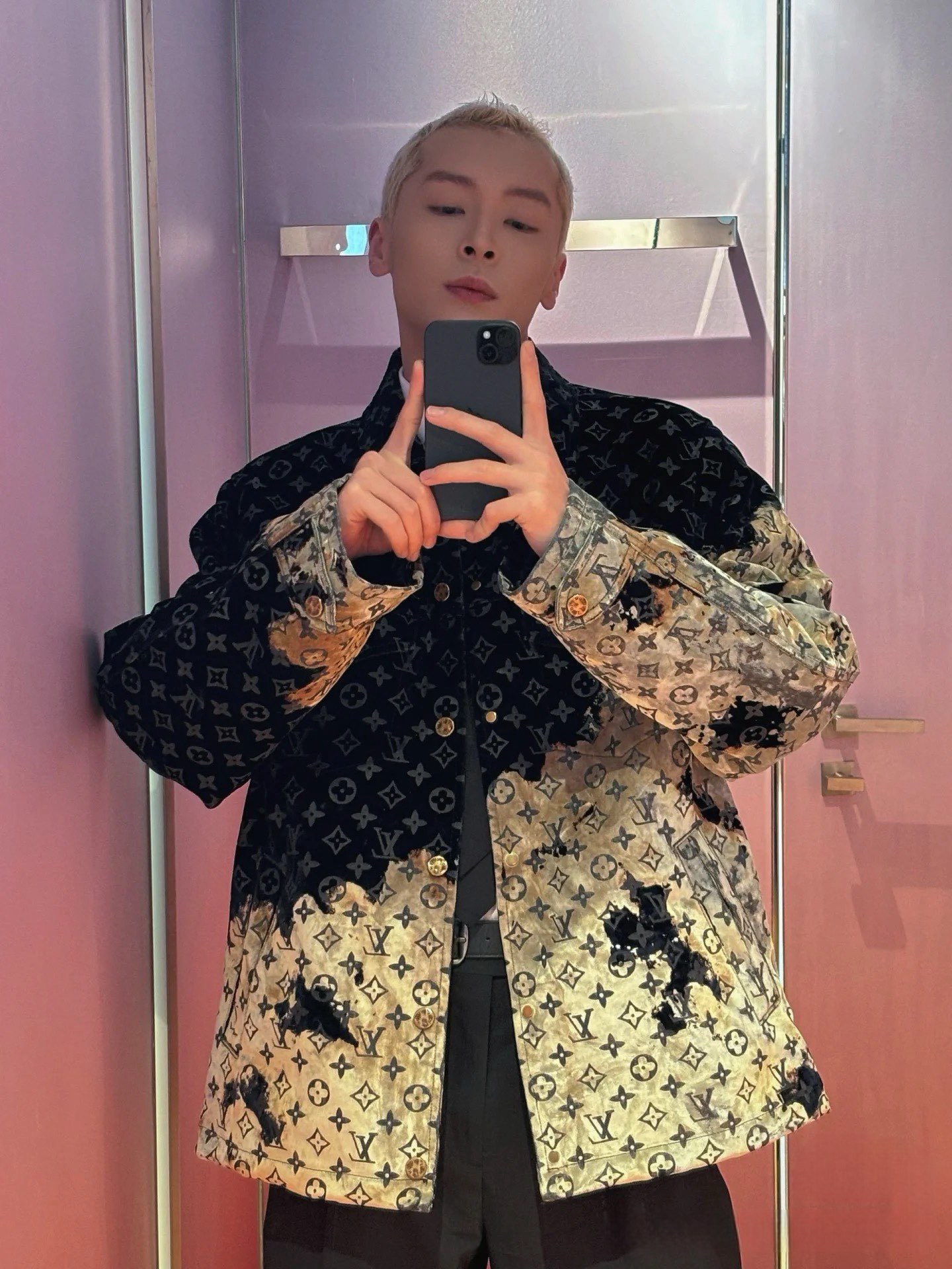 #Louis Vuitton/路易威登 火烧云篝火植绒套装牛仔棉服外套上身效果