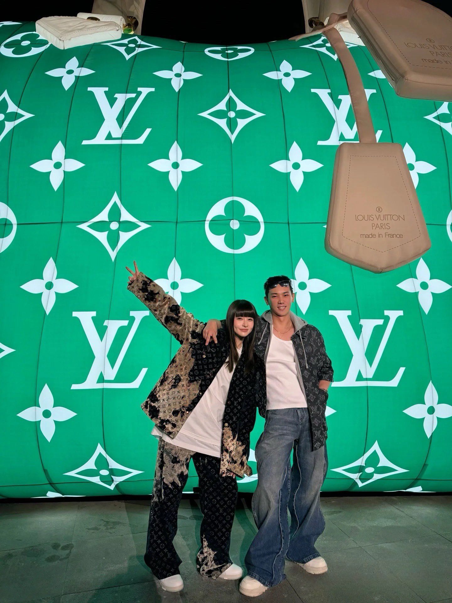 #Louis Vuitton/路易威登 火烧云篝火植绒套装牛仔裤上身效果
