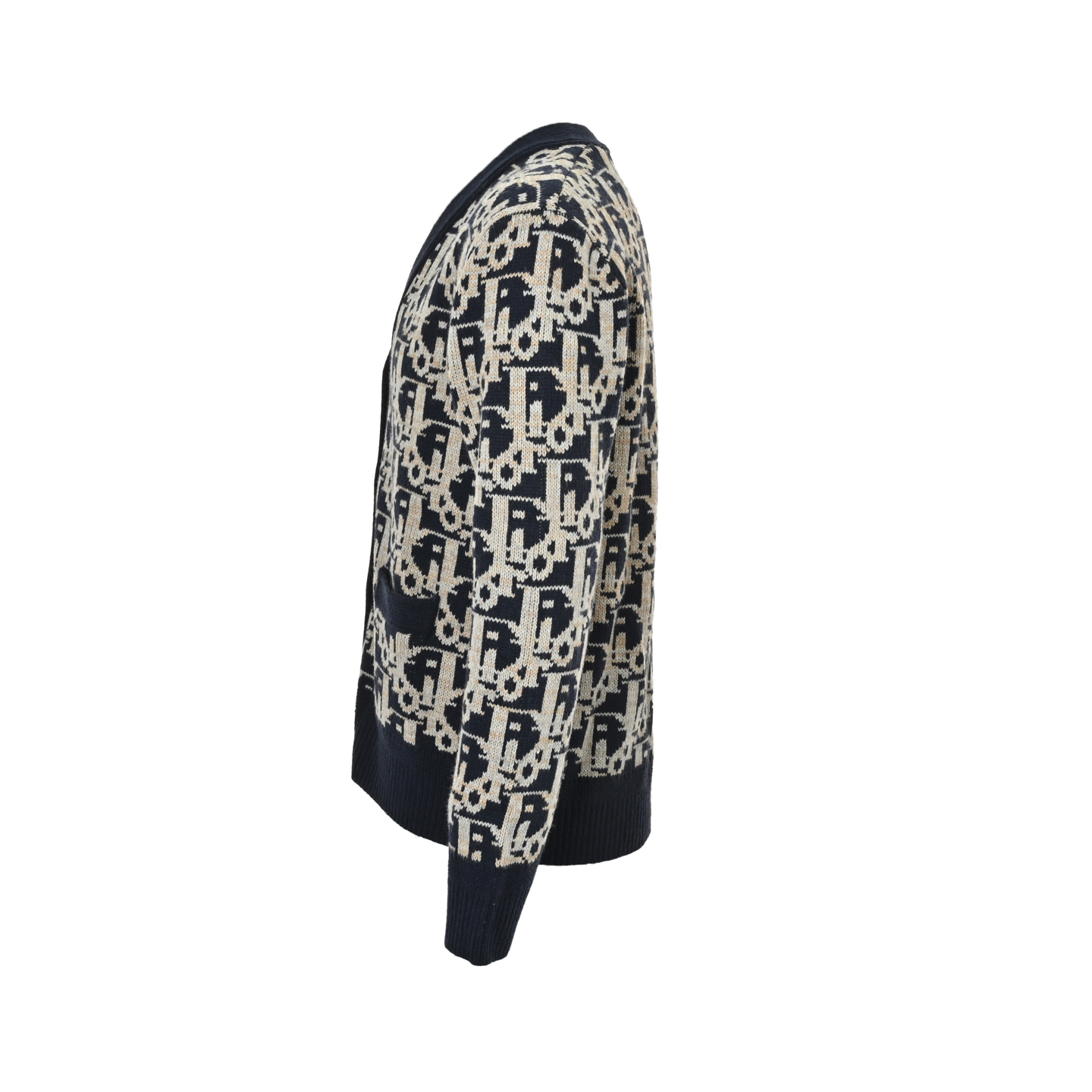 本地自取:💰260
Dior/迪奥 25Fw 老花提花开衫毛衣
Dior /迪奥 22Fw 满印提花针织开衫 毛料采用7针进口机编织制造 采用含羊毛含量纱线 纱线定染 花纹经过3次打版还原一致 原版开发定制纱线 定制辅料 通体饰以 DIOR AND CACTUS JACK Oblique 印花 罗纹圆领、袖口和底边 墨城蓝调衬衫太绝了谁穿谁好看(刘昊然本人 oblique开衫百搭气质
连帽卫衣男女可穿,黑白色可配搭!003
Size:S-L