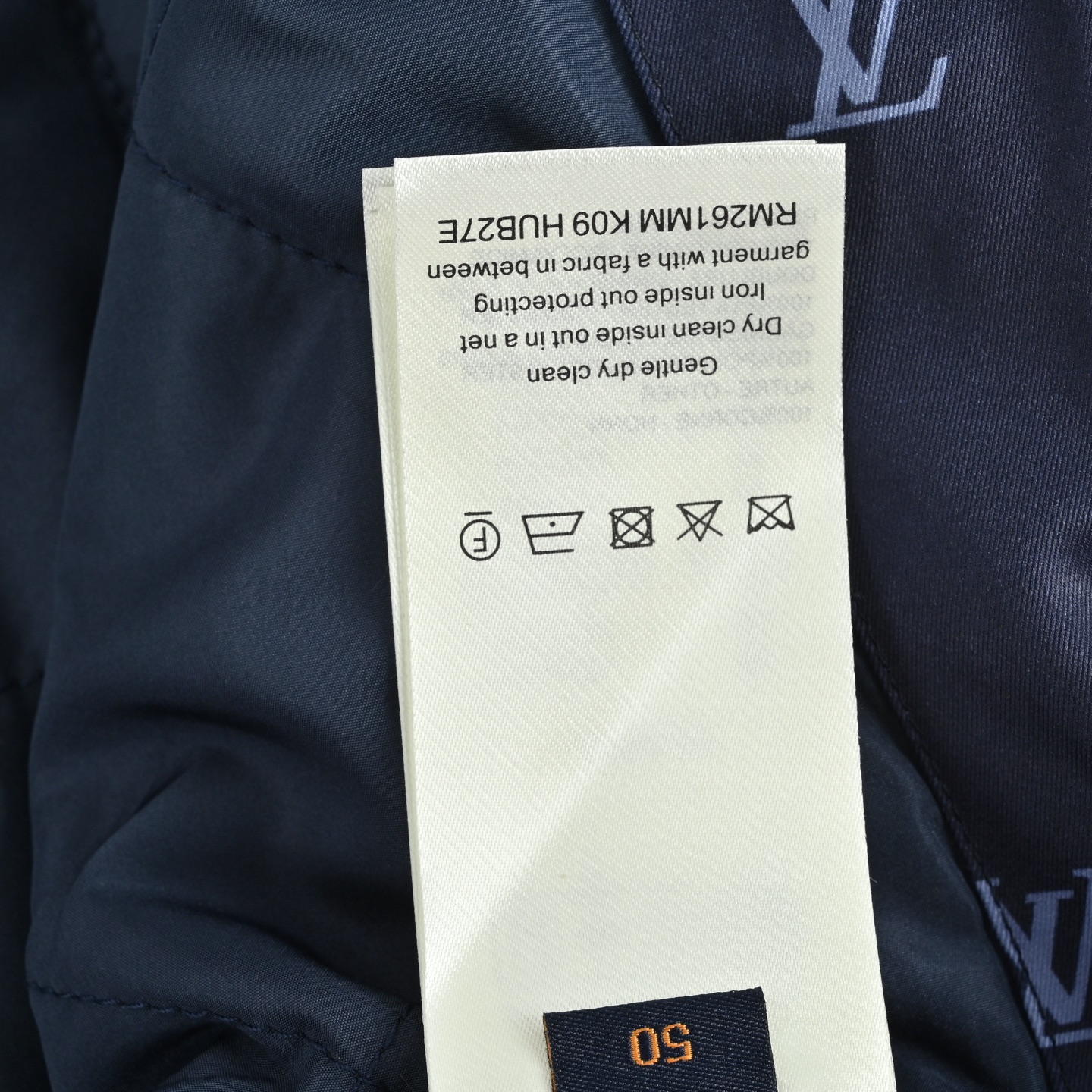 本地自取:💰380
Louis Vuitton/路易威登 动物满印灯芯绒翻领夹克外套
正品25500购入开发,定制斜纹高密度聚酯纤维尼龙面料,定染灯芯绒,春亚纺里布夹棉800,定制工字扣、四合扣、拉链、链条、商标,宽松版型
Size:46 48 50 52