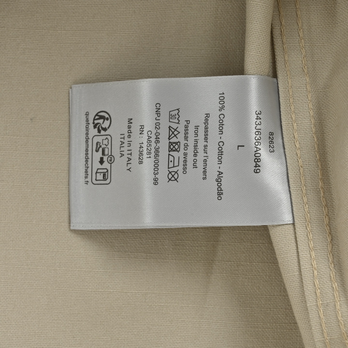 本地自取:💰260
Dior/迪奥 25Fw 联名款刺绣徽标帆布衬衫外套
定制定染灰蓝古法密织厚棉,进口机刺绣工艺实现刺绣作业,精度高,线条流畅而细腻,人体学立体裁剪,做工复杂、繁琐、时效慢、损耗高,电解深蓝➕石磨酵洗工艺,优先利用电化学反应来改变织物的色彩,再通过研磨机将织物与研磨剂混合,并利用热水进行清洗以达到特定的洗涤效果,定制辅料,宽松版型
Size:S-XL