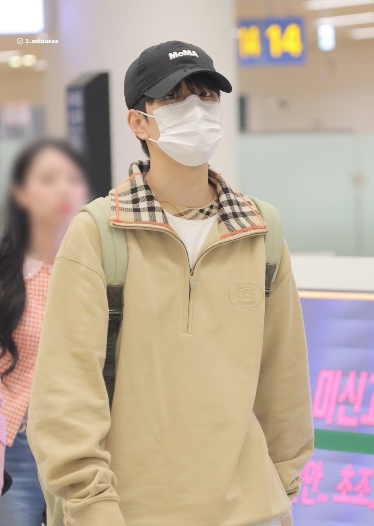 #Burberry/巴宝莉 格纹领半拉链卫衣上身效果