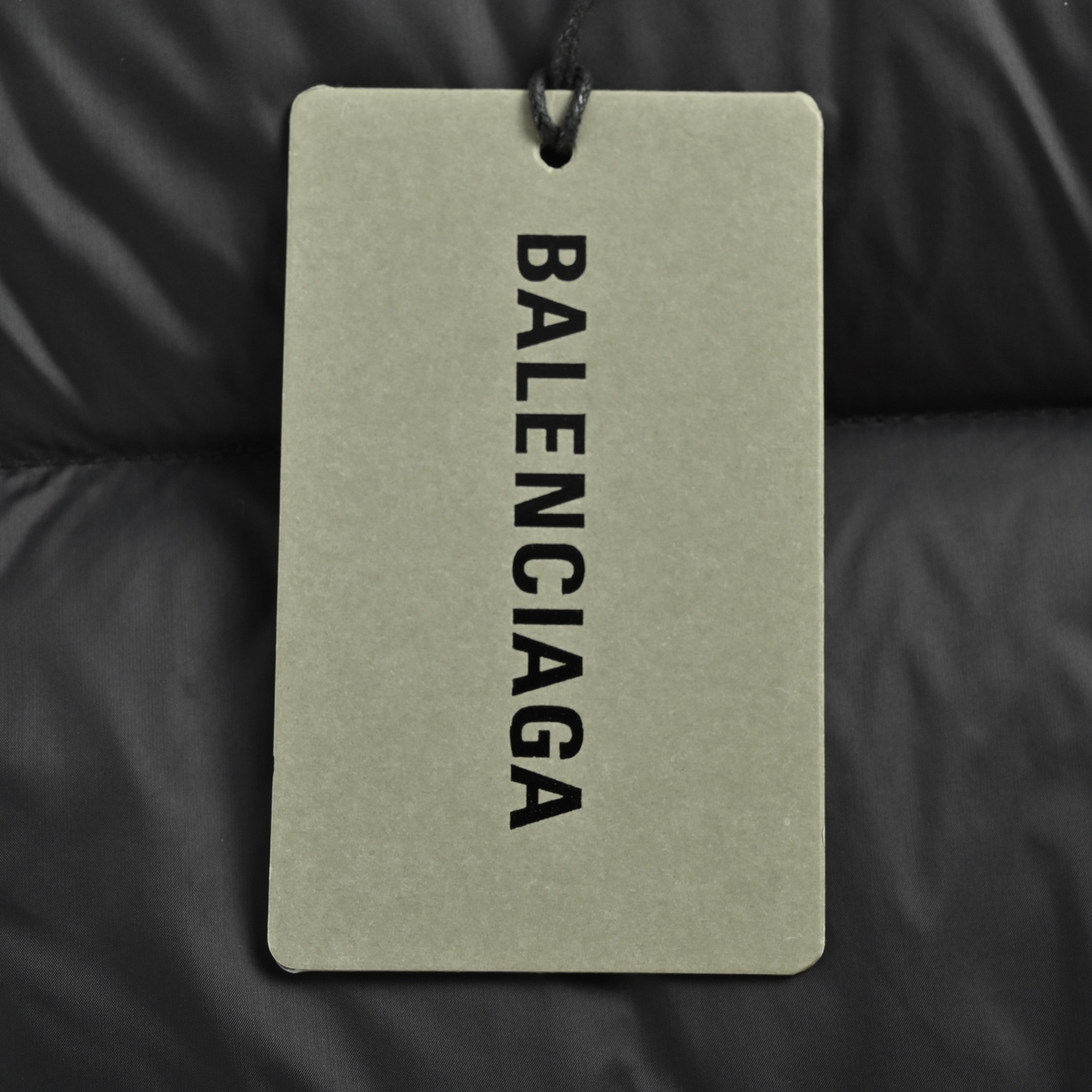 Balenciaga/巴黎世家 后领环形绣羽绒马甲