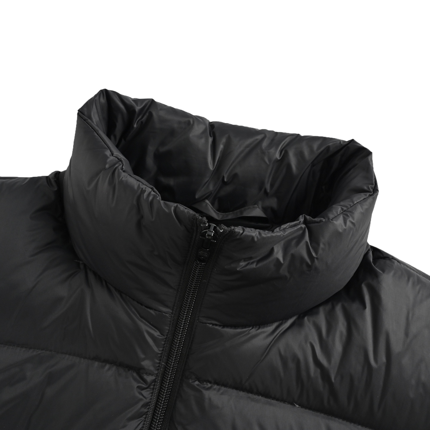 Balenciaga/巴黎世家 后领环形绣羽绒马甲