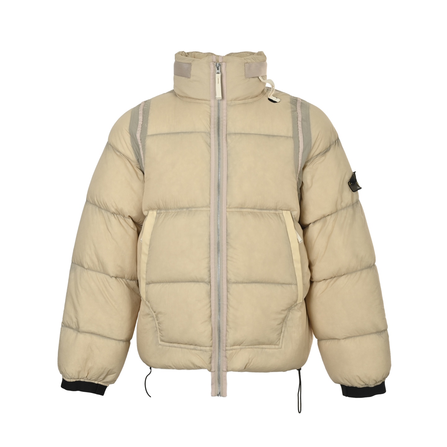 本地自取:💰730
Stone Island/石头岛 24Fw 网纱岛标羽绒服
-90国标白鸭绒,700蓬松度,充绒量小码250g,大码270g面料订织400T消光尼丝纺,成分为100%锦纶,盛泽最好的染厂盛虹集团环保染色,色牢度国标3级以上,防水,抗静电,防菌 内侧烫超薄TPU膜,透气防水的同时几乎杜绝了明显钻绒现象,内里填充90国标白鸭绒,700蓬松度,充绒量,小码250g大码270g,自己亲戚家的羽绒厂制作完成 (完全杜绝了加工厂偷换羽绒现象),立领设计,领子内隐藏帽子,大身贴织带加固,整体做工繁琐,费工时,肩部渔网肩章 刺绣依然是百灵达进口绣花机打造而成 ,针数1.3w针,工时28min,辅料,三标全部订做,Vintage款没有吊牌,请各位注意
Size:S-XL