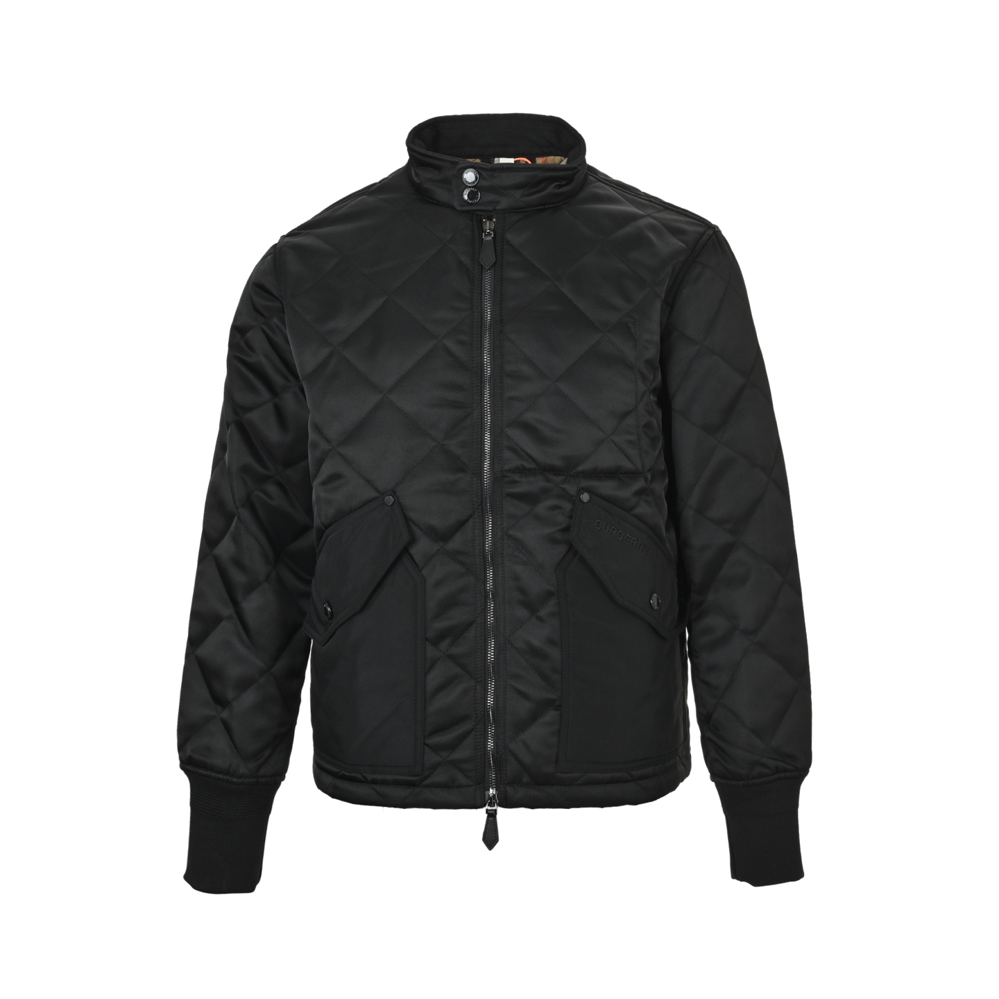 本地自取:💰430
Burberry/巴宝莉 菱格绗缝立领棉服外套
菱形口袋棉服Burberry这款男士菱形绗缝立领棉服,黑色外观+经典菱形绗缝,立领搭扣设计超有型!内衬是品牌标志性格纹,辨识度满分计。面料用37.5温控技术,自动调节温度,保持干爽舒适。衣袖是羊毛螺纹针织,触感柔软又耐穿,秋冬日常或休闲都很适合,时尚实用兼备!
Size:S-XL