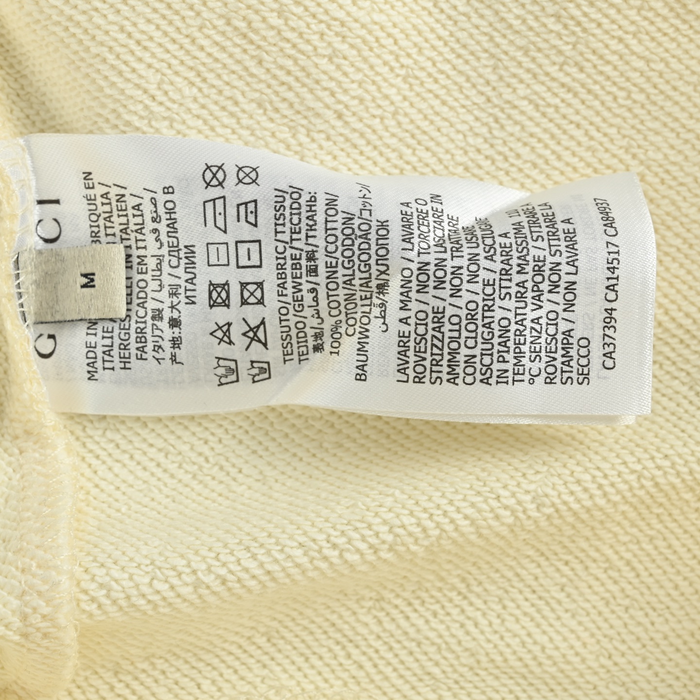 本地自取:💰200
Gucci/古驰 双G互扣腰带字母印花圆领卫衣
420克重纯棉面料毛圈底定制32支2*2螺纹 成衣两遍水洗处理 面料舒适亲肤无异感 定制定染面料 纺织密度高 垂感佳 不易变形 厚织感加上紧密纺纱工艺 不会影响卫衣的透气性 成色的饱和度很高 宽松版型遮肉显瘦不挑人 超级百搭好看的一款卫衣 男女同款
Size:S-XL