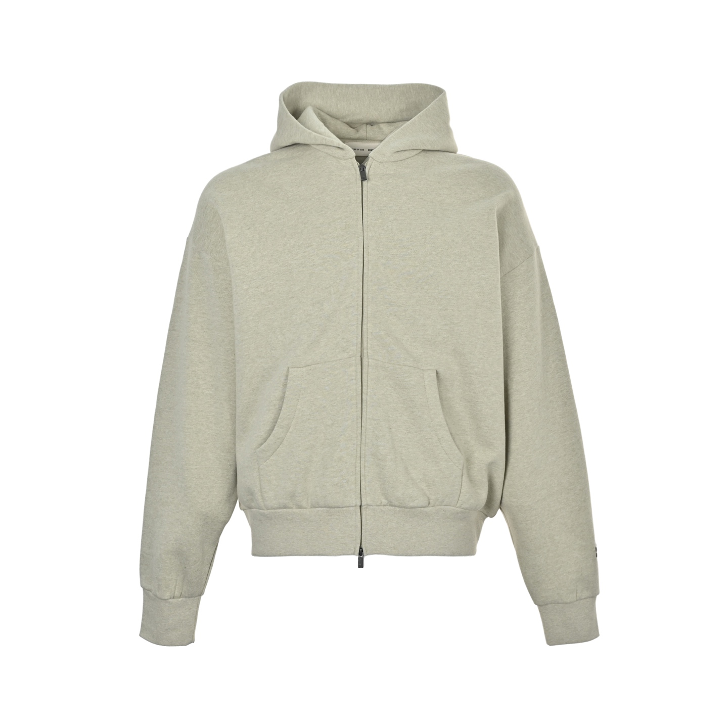 本地自取:  💰240
Fear of god Fog复线ESSENTIALS金属压胶拉链连帽外套
我们面料到印花材料全程定织定染 全程是定做的 材料高周波的材料 印花是金属拉丝那个材质 他是有硅胶的质感 但是又有金属的光子和立体整件衣服的印花很高级 面料全程定制定 这个是一共有三同的颜色在一起的 这个这两款都是一样的 然后这款木棕色他是区别于之前老款那个卡其他是更偏向于一个棕色的颜色 灰棕色那个颜色 他缺少了一点那种黄的那种颜色 可以看一下他的手臂上面 它有硅胶压花材质 这个是热转移 它里面是将先工人定位压胶压上去180度高温压胶压上去 两边采用手工缝线 费时费力 
Size:S-XL