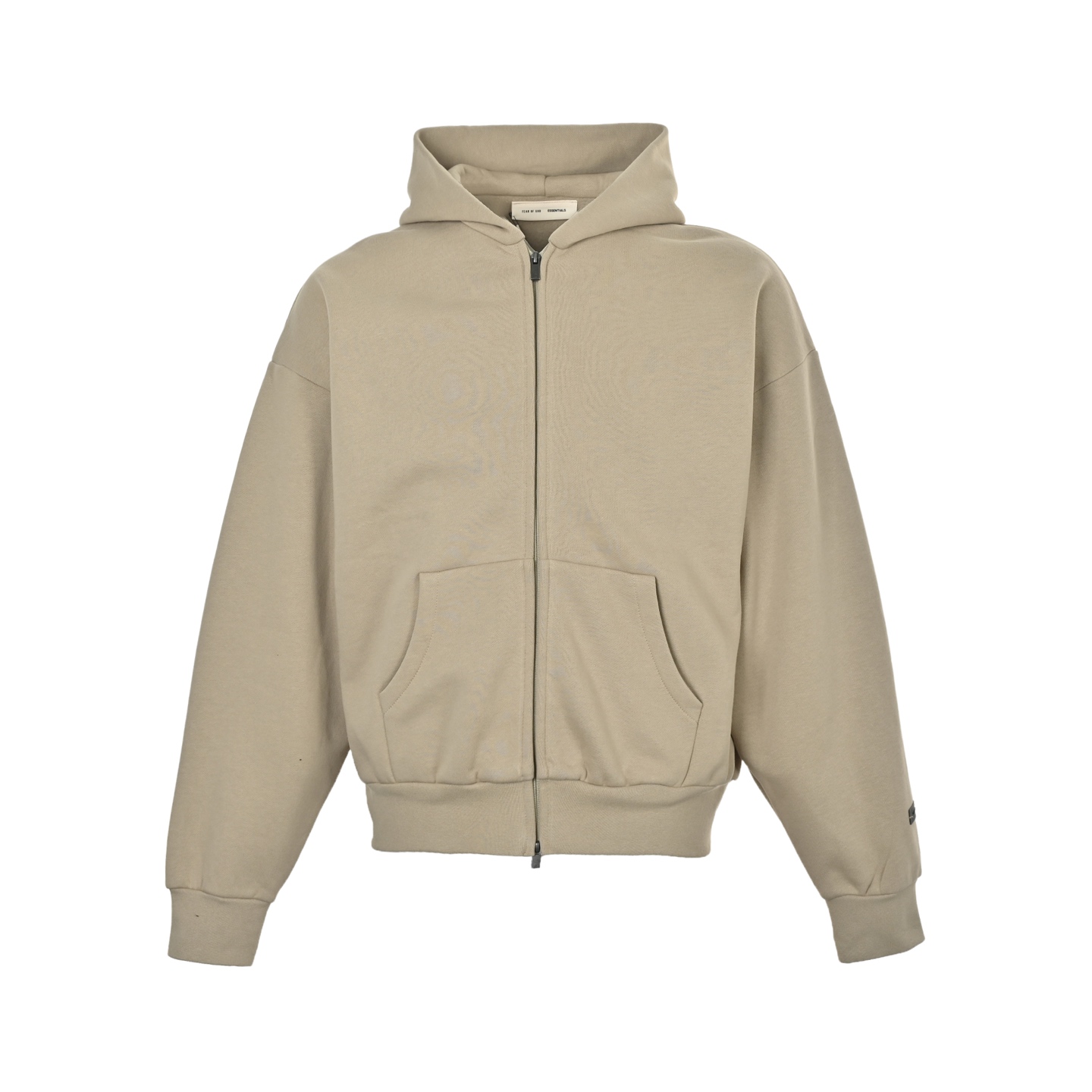 本地自取:  💰240
Fear of god Fog复线ESSENTIALS金属压胶拉链连帽外套
我们面料到印花材料全程定织定染 全程是定做的 材料高周波的材料 印花是金属拉丝那个材质 他是有硅胶的质感 但是又有金属的光子和立体整件衣服的印花很高级 面料全程定制定 这个是一共有三同的颜色在一起的 这个这两款都是一样的 然后这款木棕色他是区别于之前老款那个卡其他是更偏向于一个棕色的颜色 灰棕色那个颜色 他缺少了一点那种黄的那种颜色 可以看一下他的手臂上面 它有硅胶压花材质 这个是热转移 它里面是将先工人定位压胶压上去180度高温压胶压上去 两边采用手工缝线 费时费力 
Size:S-XL