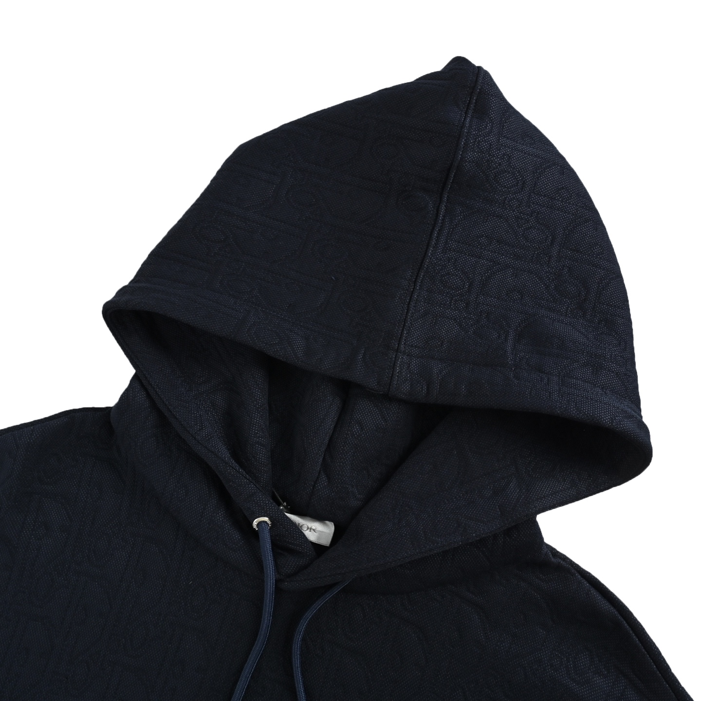 本地自取:💰290
Dior/迪奥 25Fw 老花压纹连帽卫衣
DIOR新款宽松版型连帽运动衫,Oblique 印花.这款连帽运动衫突显 Dior 经典的 Oblique 印花。采用天蓝色棉质面料精心制作,宽松舒适剪裁。连帽设计,侧面搭配贴边口袋,可与牛仔裤或运动长裤搭配,打造休闲造型。
Size:S-XL