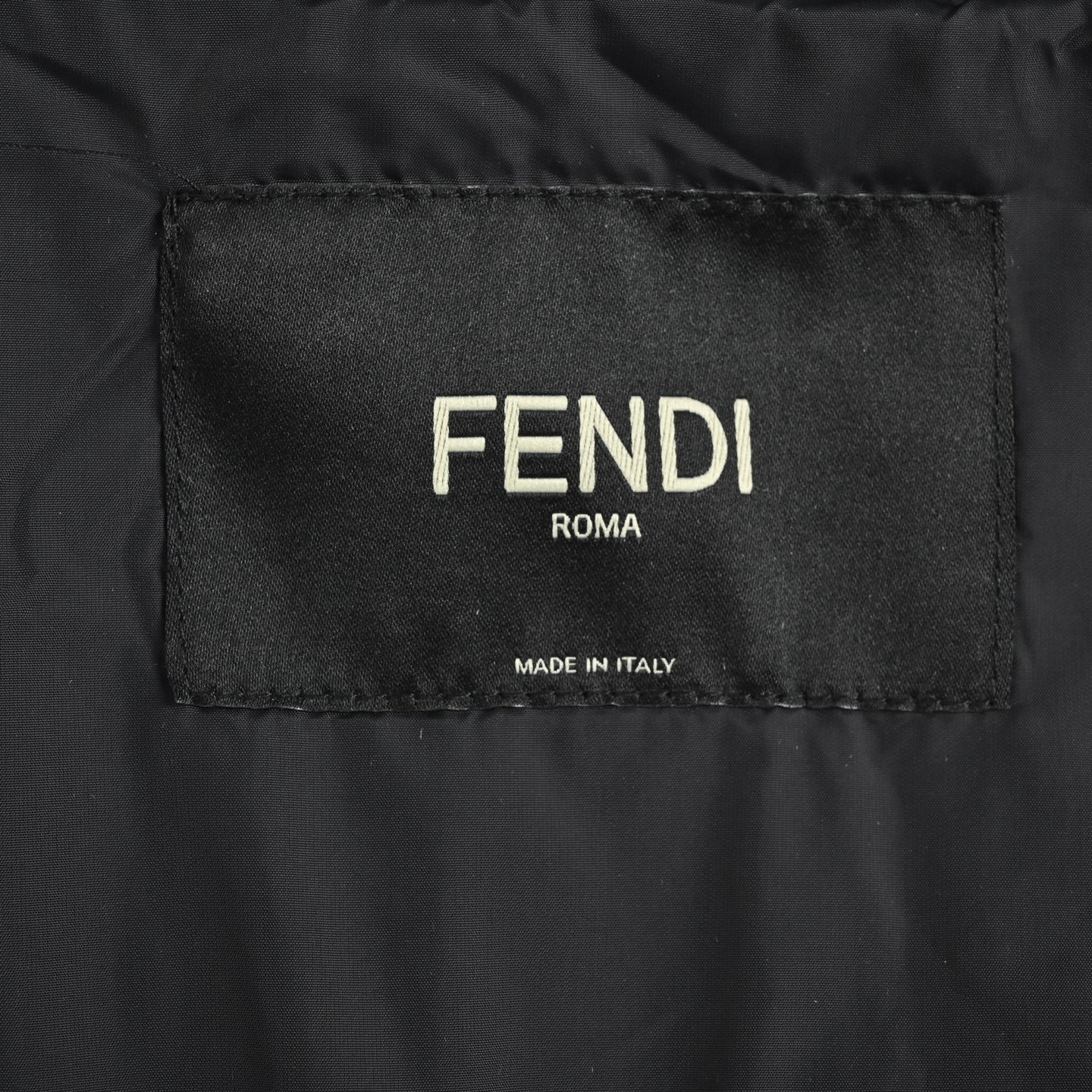 Fendi/芬迪 FF压花尼龙连帽羽绒服