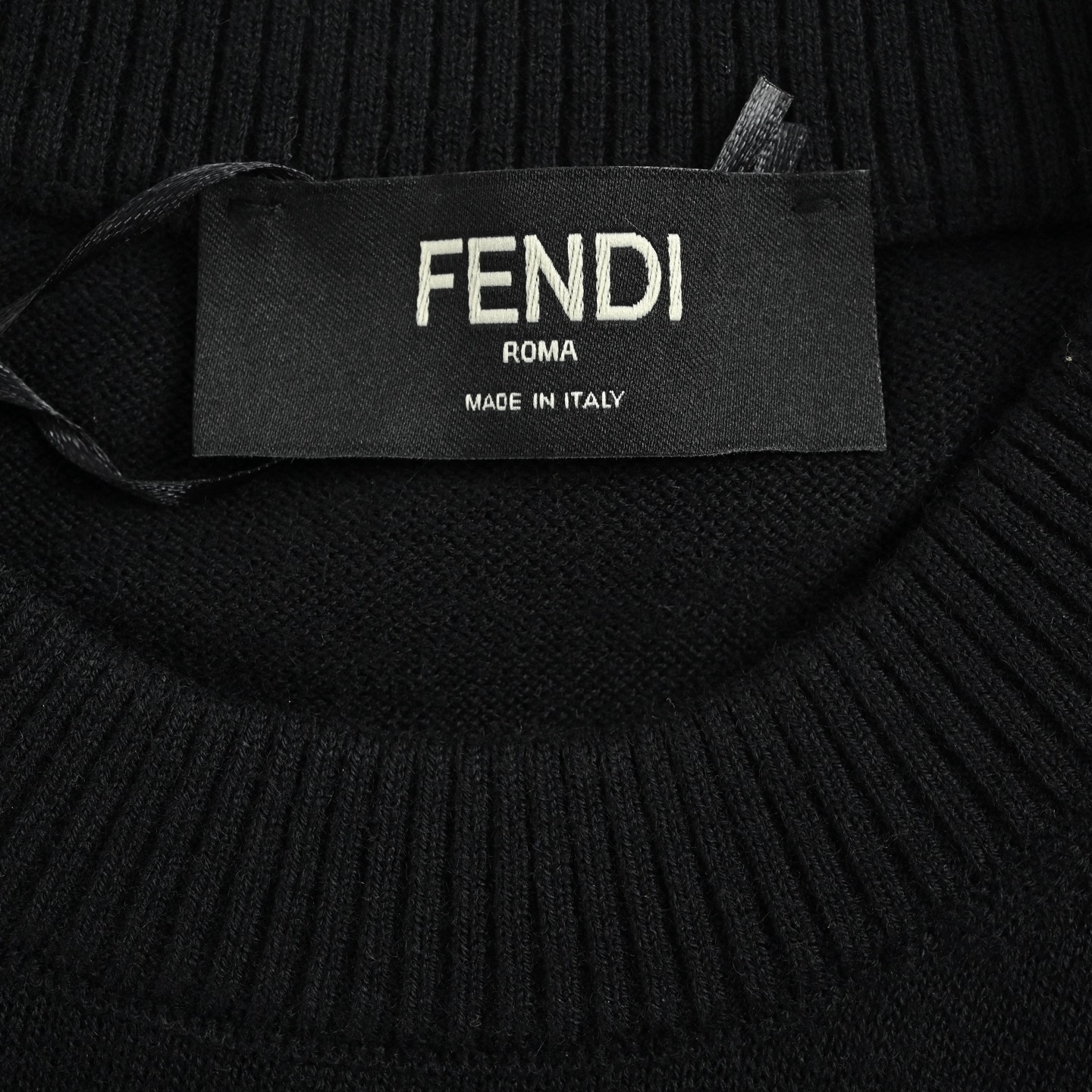 Fendi/芬迪 25FF 口袋FF压花浮雕毛衣 Fendi这款黑色羊毛混纺毛衣