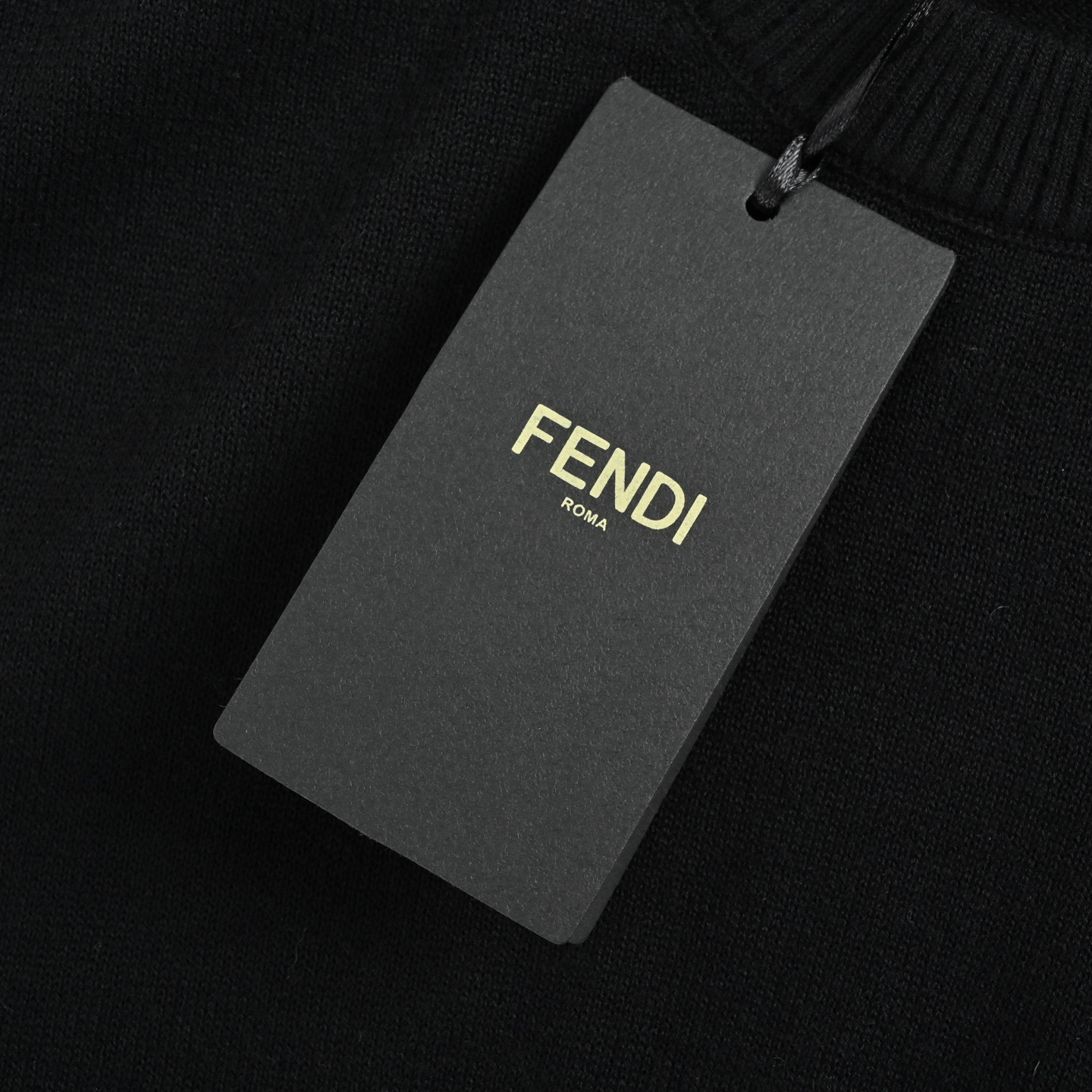 Fendi/芬迪 25FF 口袋FF压花浮雕毛衣 Fendi这款黑色羊毛混纺毛衣