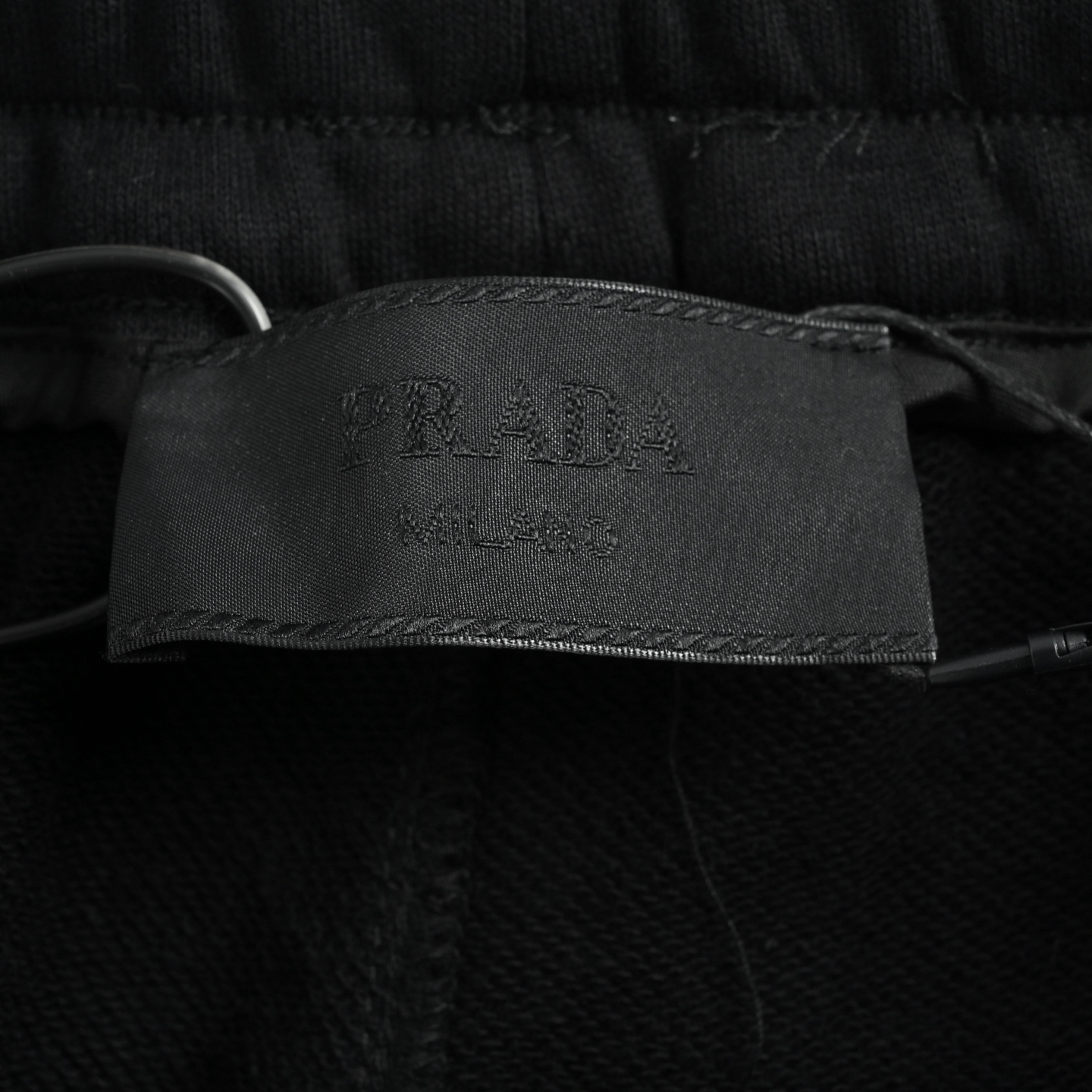 Prada/普拉达 后袋尼龙口袋长裤 黑色