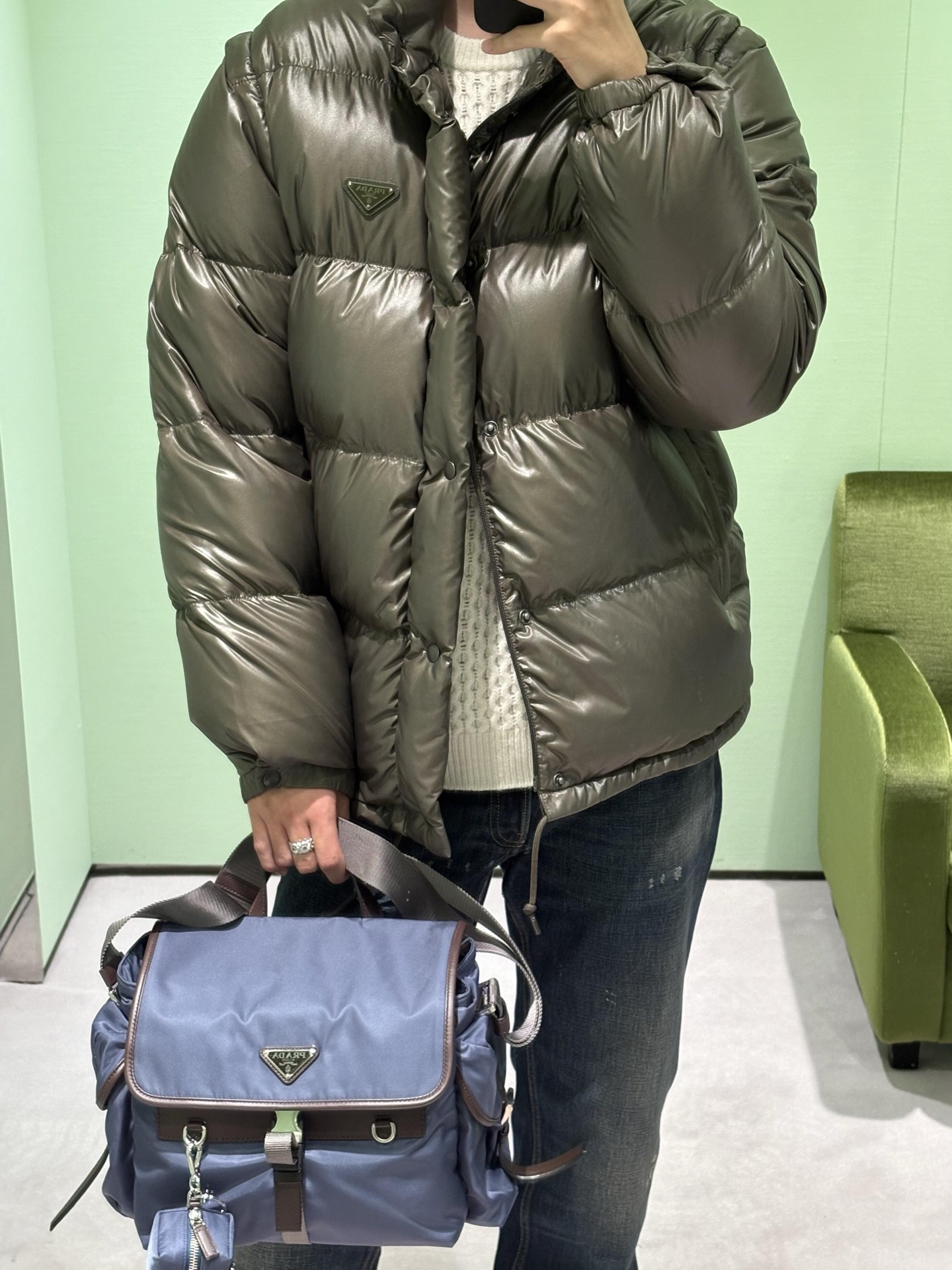 #Prada/普拉达 三角标袖子可拆卸羽绒服上身效果