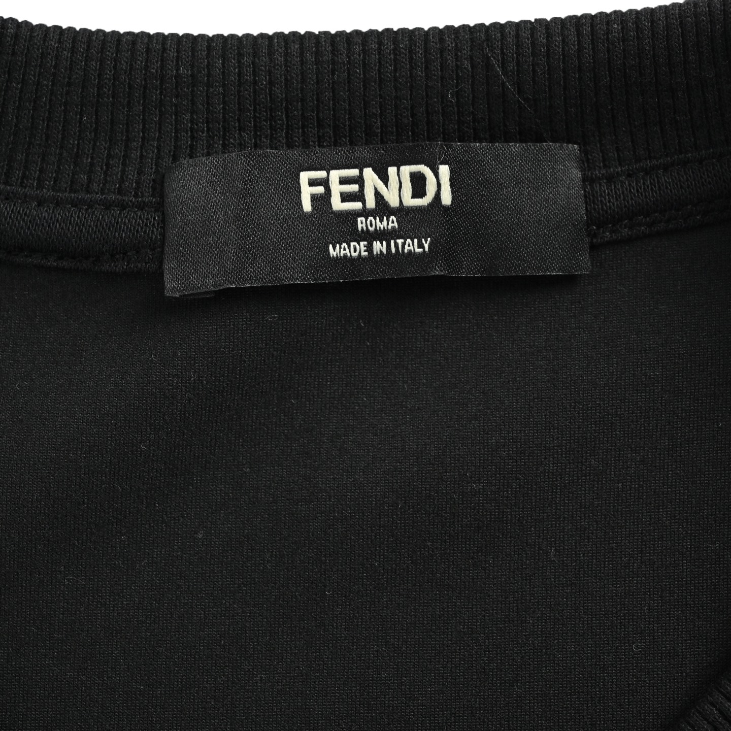 Fendi/芬迪 25Fw 小怪兽眼睛印花圆领卫衣-Chinese UA Cheap High Quatity Brand Clothes Bags handbags Sneakers wholesale wholesaler seller from China Factory suppliers Fashion Clothing Shoes best Quality Beautiful Price Fendi/芬迪 25Fw 小怪兽眼睛印花圆领卫衣