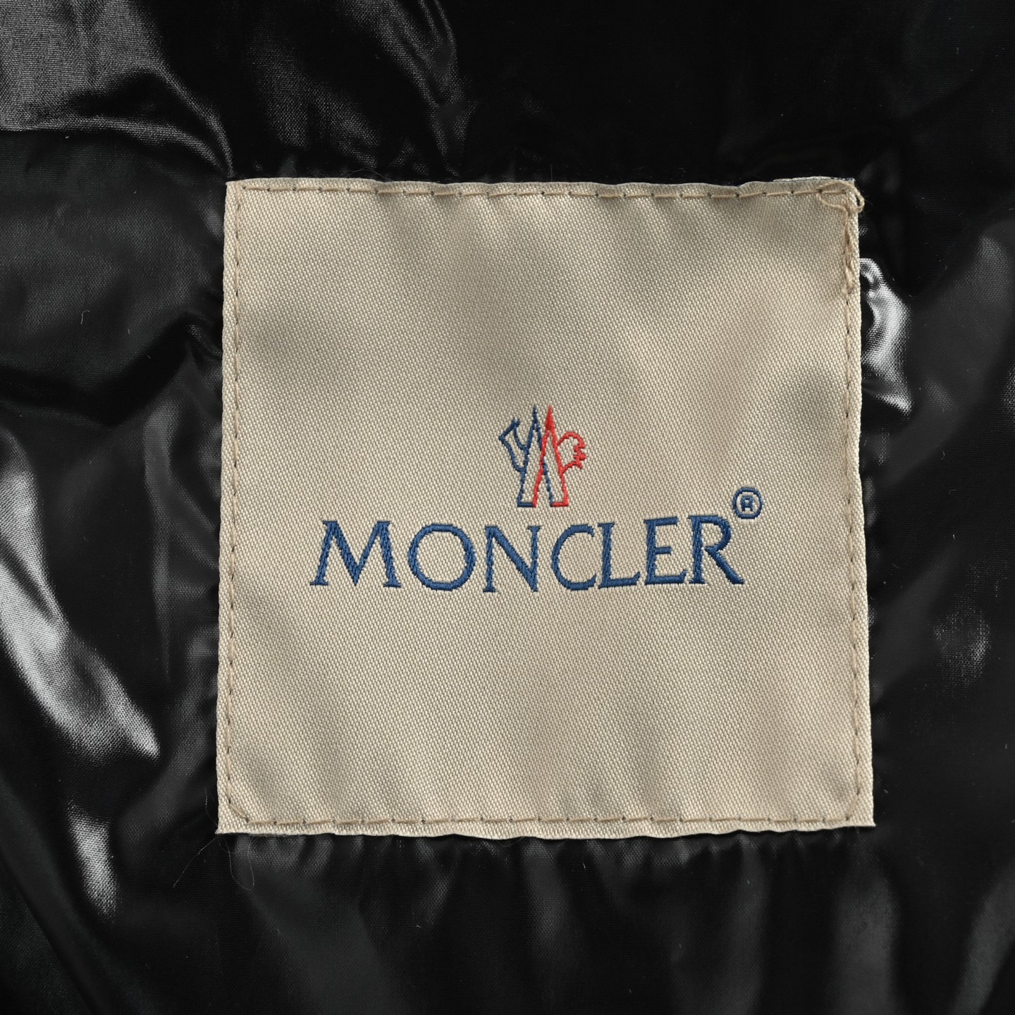 Moncle/蒙口 Huppe系列帽子字母短款羽绒服