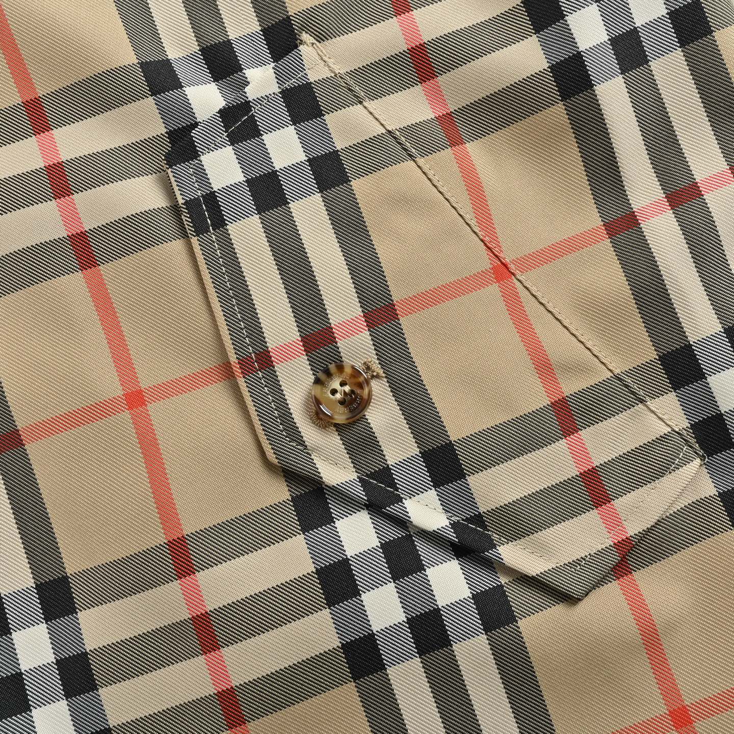 Burberry/巴宝莉 25Fw 格纹立领拉链夹克外套-Chinese UA Cheap High Quatity Brand Clothes Bags handbags Sneakers wholesale wholesaler seller from China Factory suppliers Fashion Clothing Shoes best Quality Beautiful Price Burberry/巴宝莉 25Fw 格纹立领拉链夹克外套