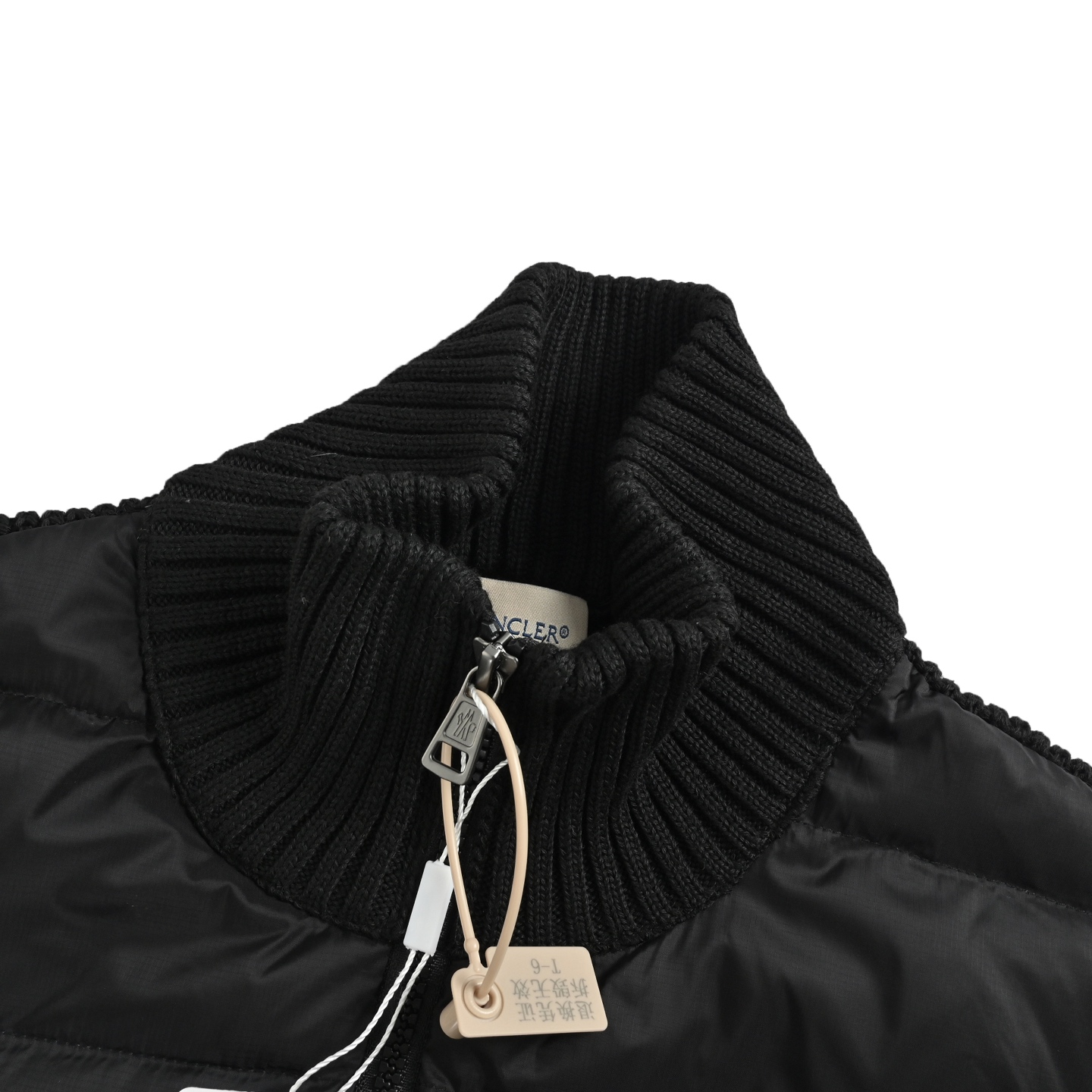 Moncler/蒙口 八格袖标针织拼接羽绒服 Moncler这款针织拼接羽绒服