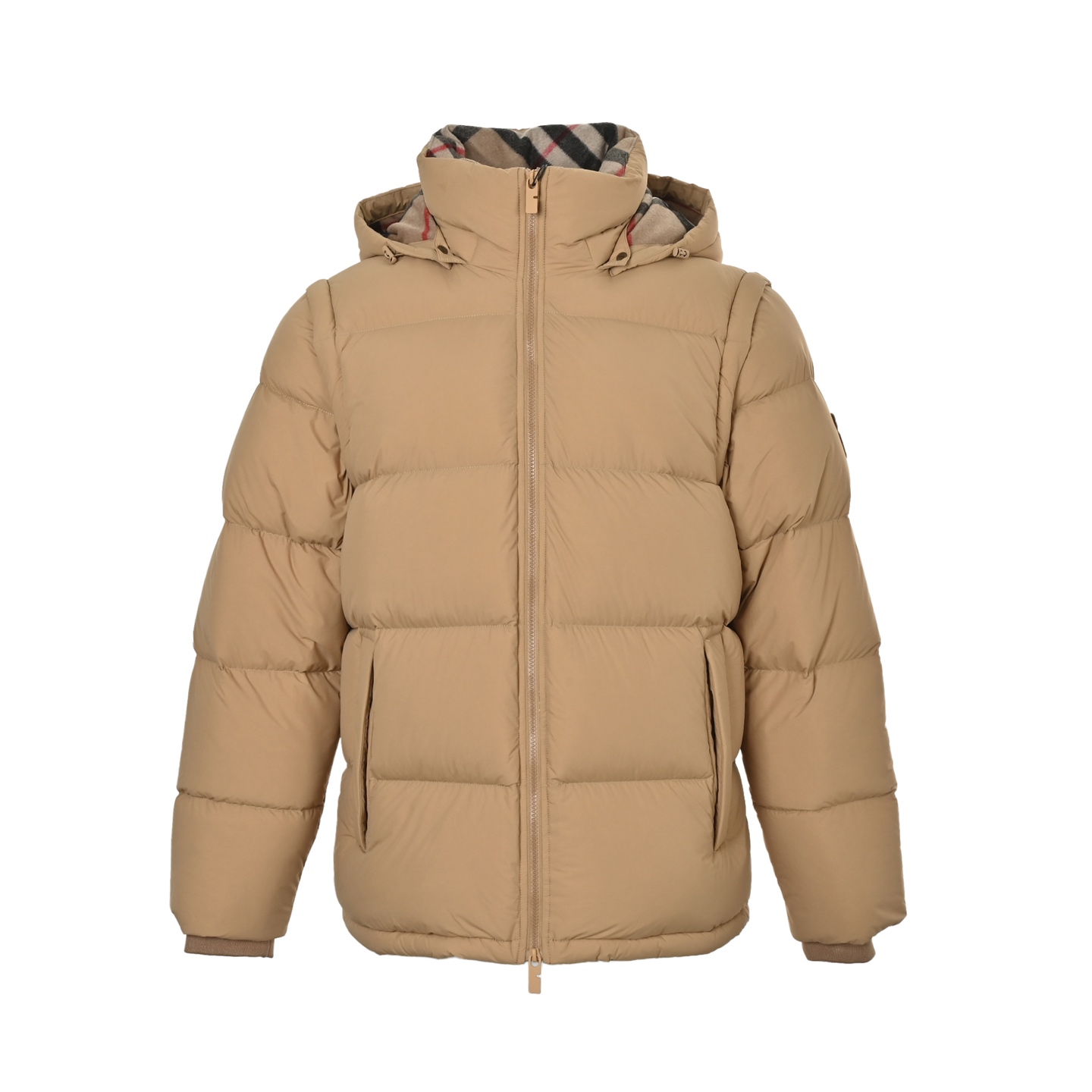 本地自取：💰750 Burberry/巴宝莉 25Fw手臂盾牌可拆卸连帽羽绒服 采用新国标90白鸭绒填充，顶级版本，区分市面通货，帽子可拆卸，领口防风设计更加保暖。男女同款全新美学灵感趣味设计,渠道性质精品。让整体造型设计更加优雅时尚，今夏最火系列，无数明星潮人追捧。裁剪工艺细节处理工整为玩味时尚增添色彩!工整细致，合身的版型构造更是独具匠心，上身不仅有着出彩的辨识度更是减龄青春。一款穿着意义还有穿搭性能都很极致的款式，绚丽的色系调配，此款的工艺必然也是极致非凡，上身的舒适度绝对足够的强大，也是奢品本质的一种彰显！柔软轻薄，触感更是极端撩人，透气性能十分之强大，尤为适合春夏季节的穿搭所需，妥妥的穿着享受，并且各处的细节以及织带的工艺都是尽善尽美，更显高级感！ 内含NFC芯片，更上档次。 颜色：黑色、卡其、草绿 编码：757 Size:48-56（1#-5#）